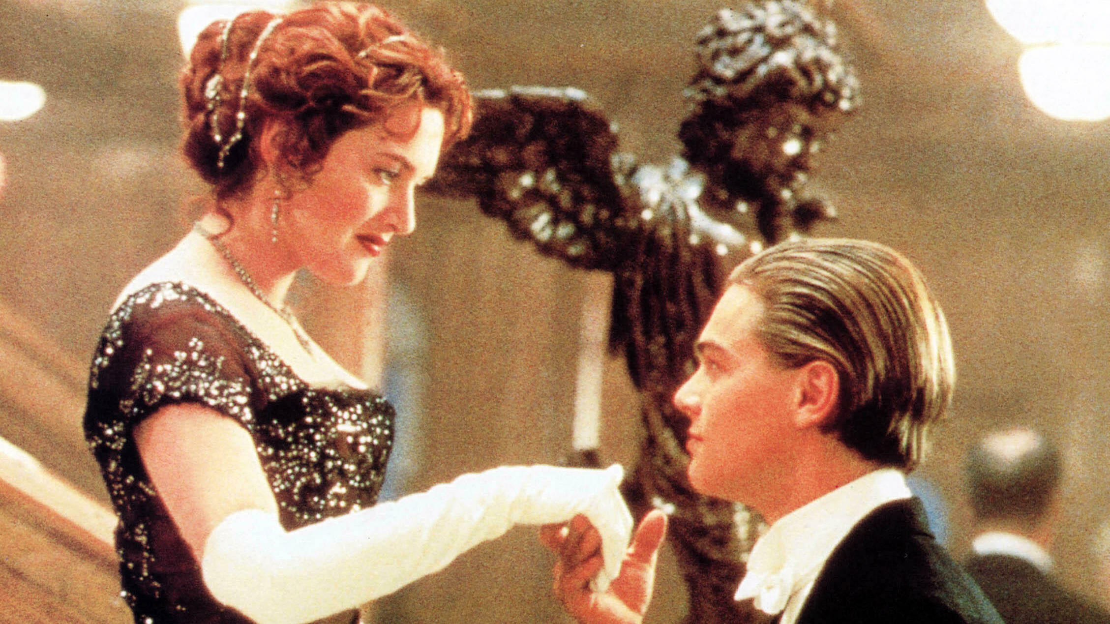 Kate Winslet and Leonardo DiCaprio star in the 1997 film <em>Titanic.</em> (Alamy Stock Photo)