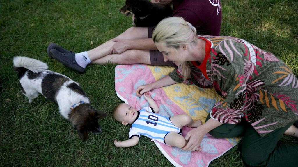 Pregnant Russians flock to Argentina, seeking passports — and options — for their kids Pregnant Russians flock to Argentina, seeking passports — and options — for their kids