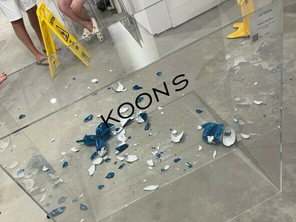 This artist hopes to buy the shattered Jeff Koons balloon dog : NPR