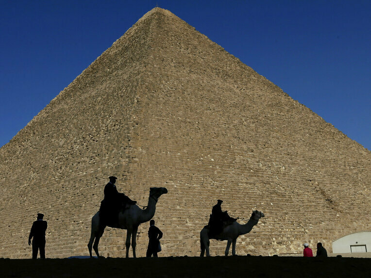 A scan discovers a sealed, 30-foot-long hallway inside a Giza pyramid - Vimarsana News