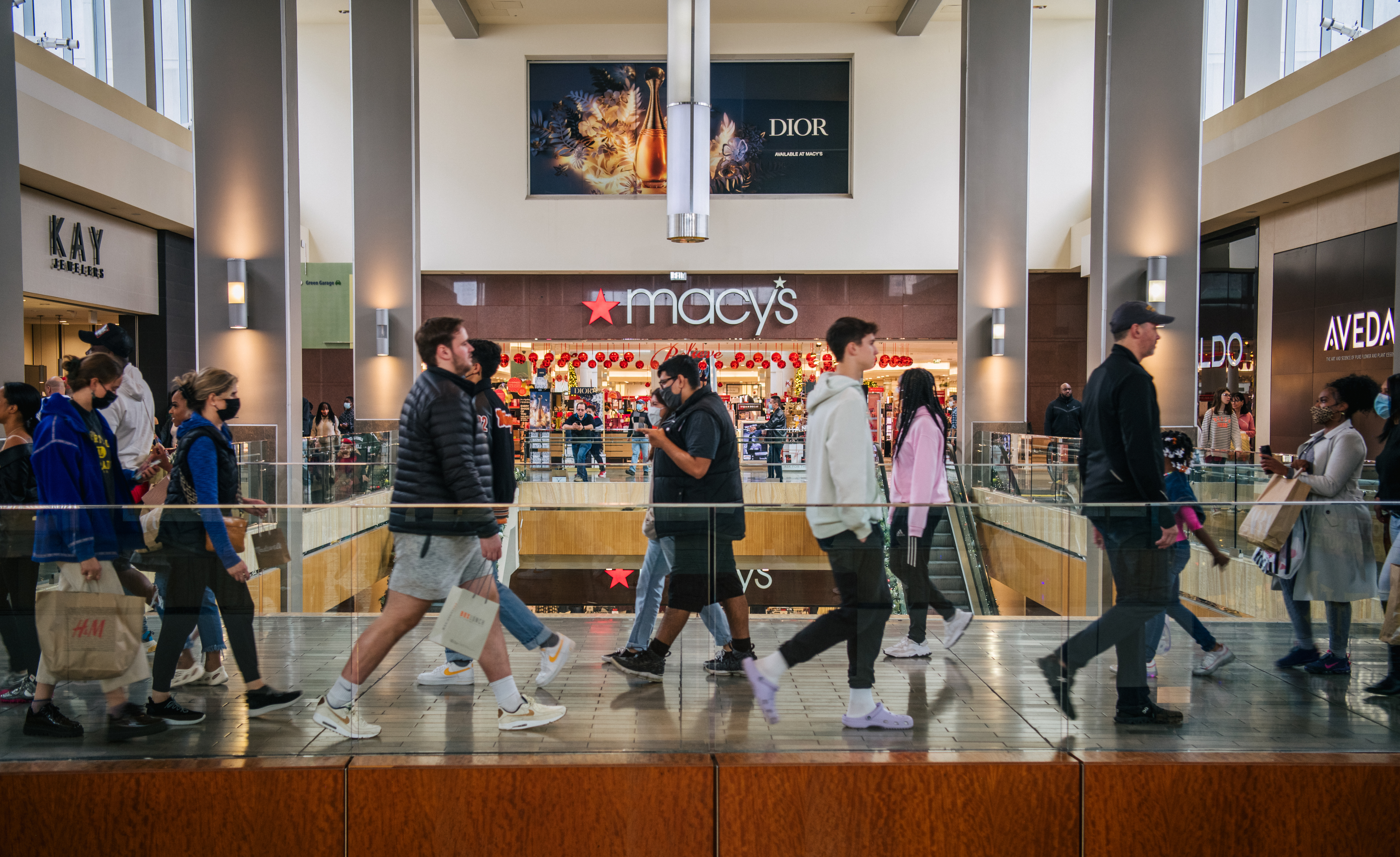 People shop at a mall in Houston. (Getty Images)