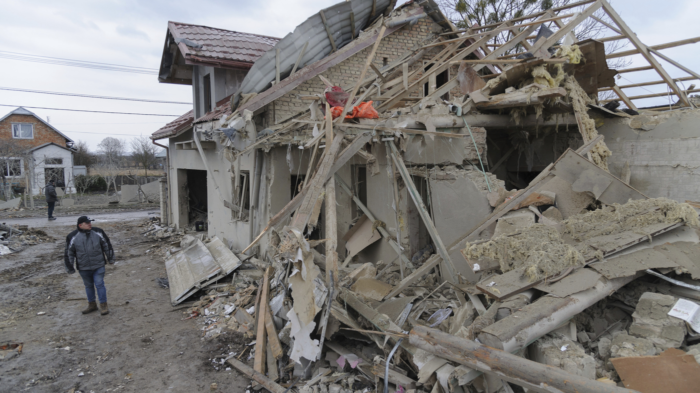 Russia is firing hypersonic missiles into Ukraine that are nearly impossible to stop Russia is firing hypersonic missiles into Ukraine that are nearly impossible to stop