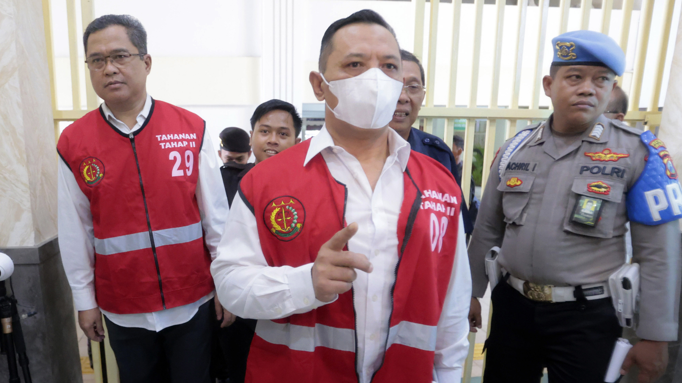 2 Indonesian soccer officials found guilty in one of the deadliest stadium stampedes 