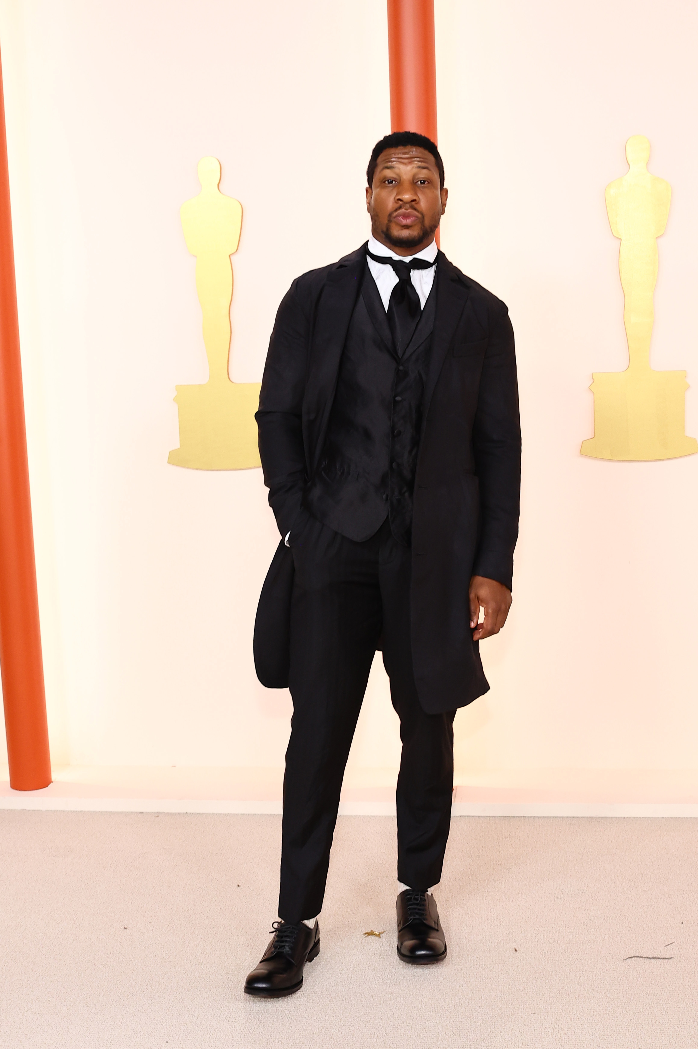 See all the red carpet looks from the 2023 Oscars 38 Jonathan Majors