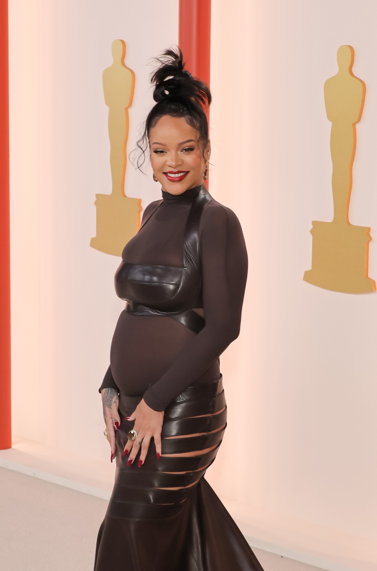 See all the red carpet looks from the 2023 Oscars 20 Rihanna