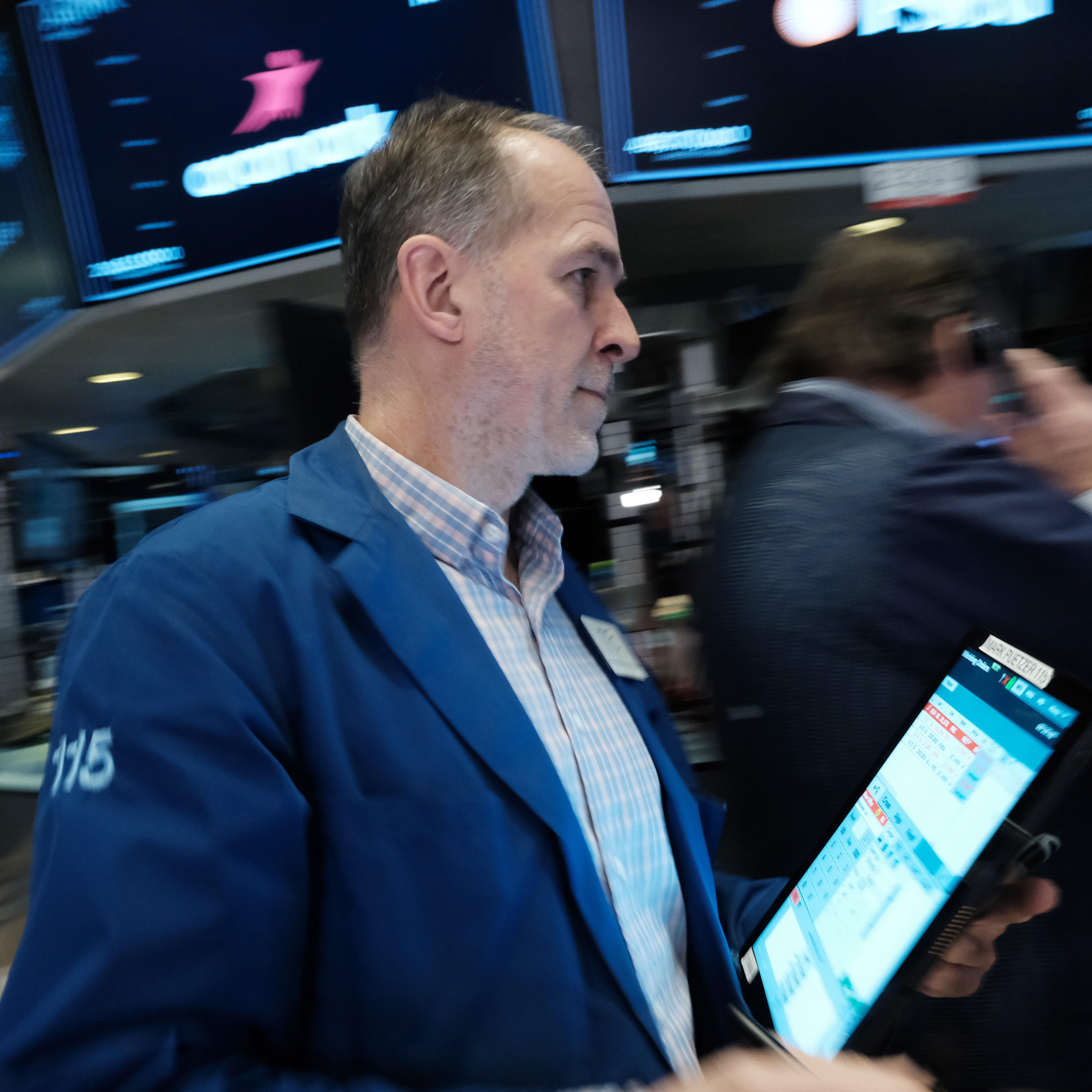 Banking shares slump despite U.S. assurances that deposits are safe
