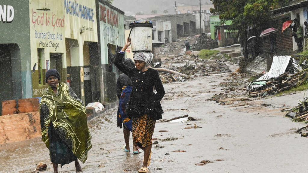 formulate the hypothesis of tropical cyclone in mozambique