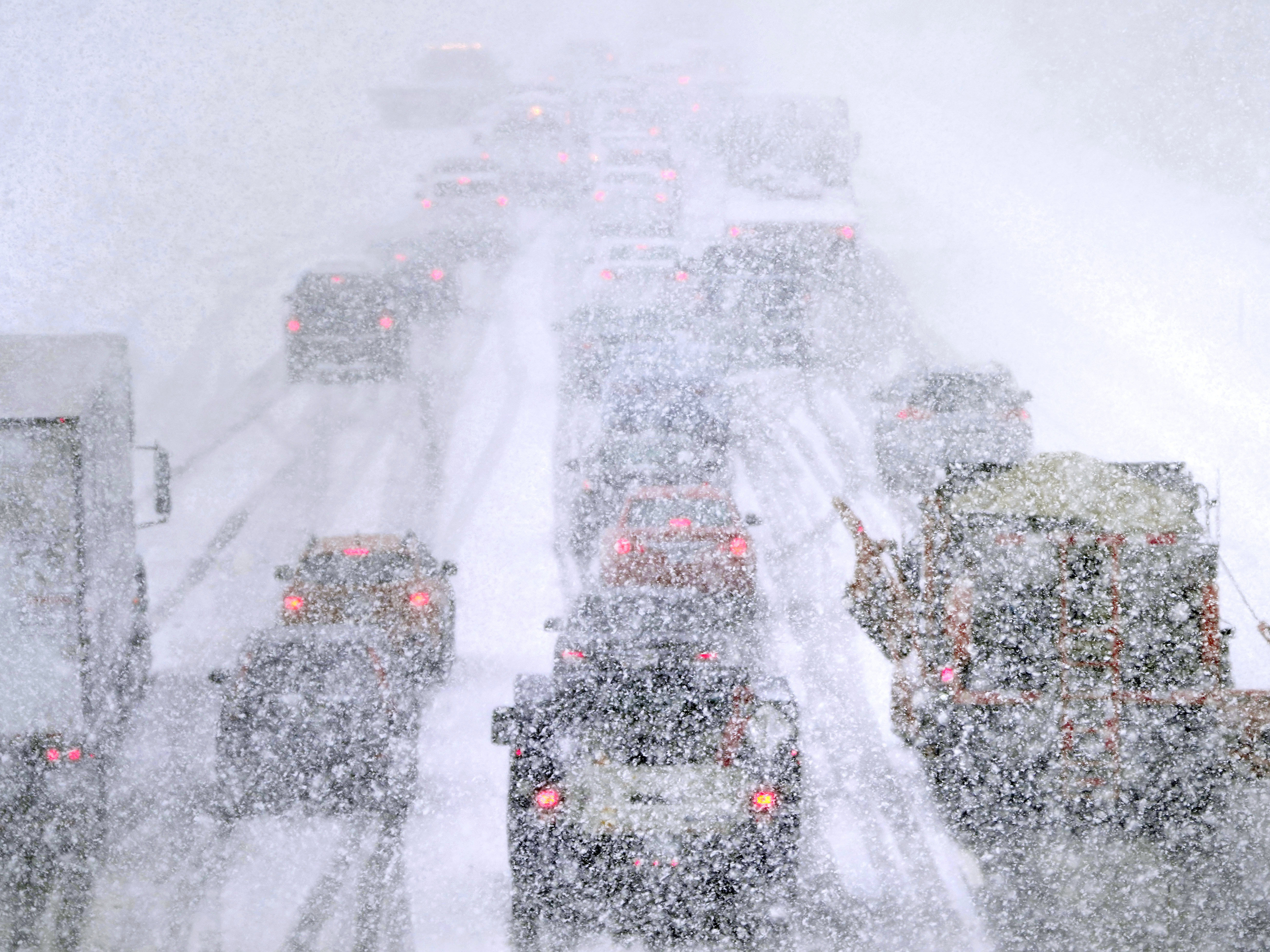 Strong Nor'easter storm knocks out power to nearly a quarter of a million customers - Vimarsana News