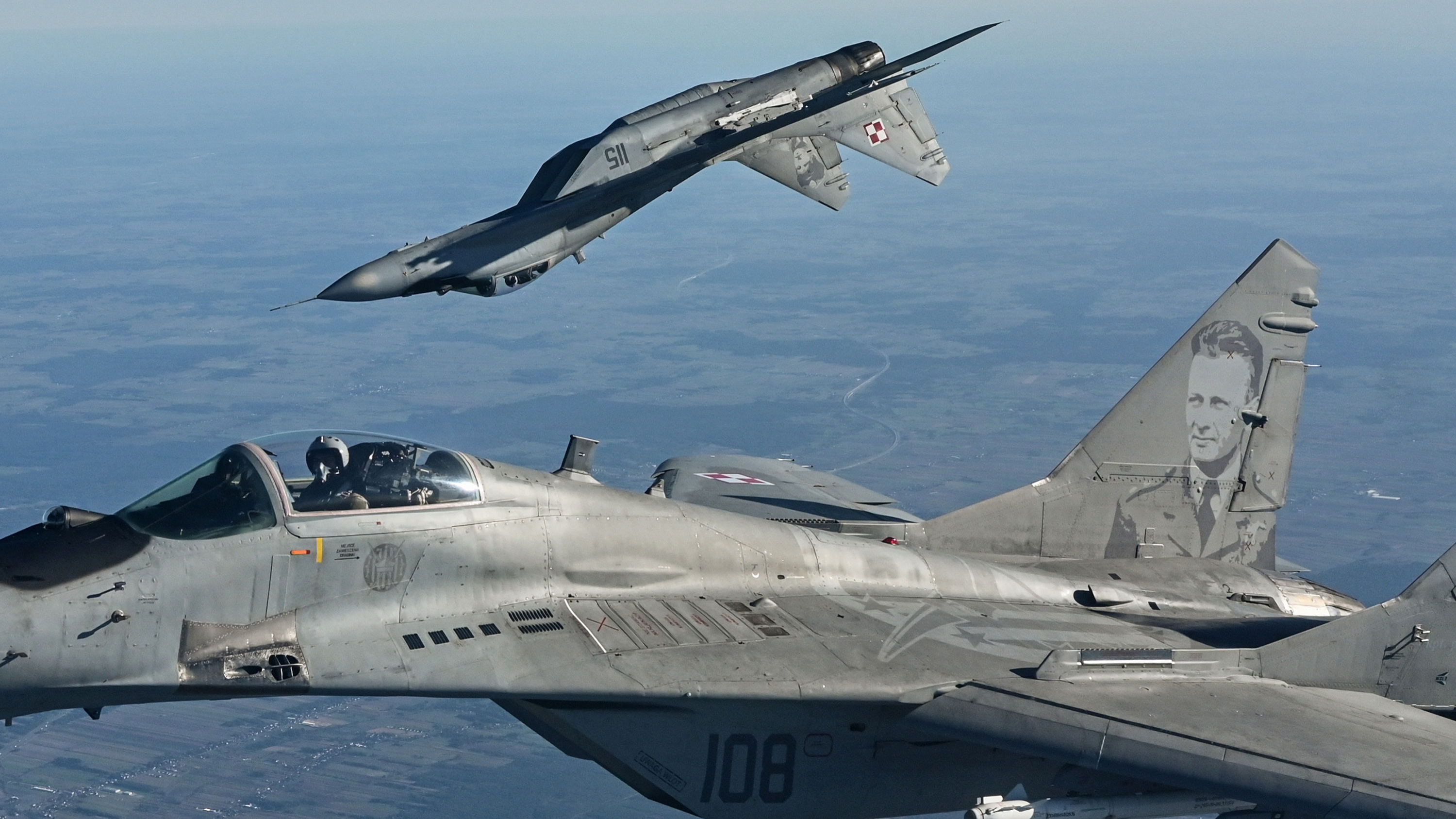 Poland will send fighter jets to Ukraine, the first NATO country to do so