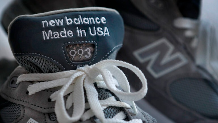 New balance sneaker 2024 store near me