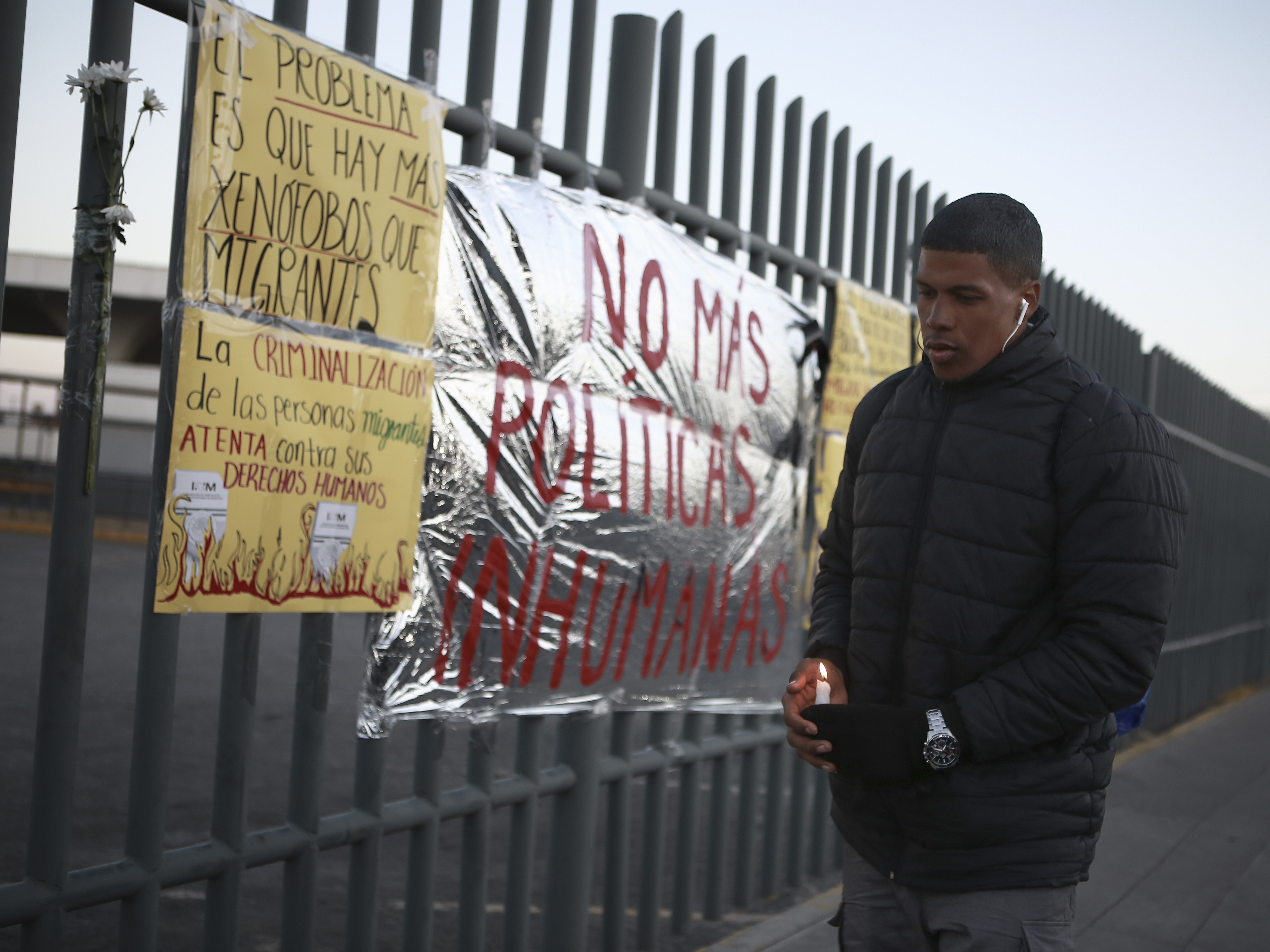 Ciudad Juárez, Mexico, fire shows inhumane conditions, abuse migrants face image