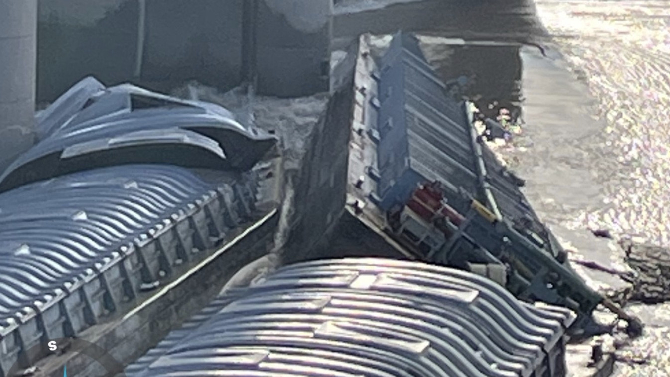 10 barges break loose in the Ohio River in Louisville : NPR - Vimarsana News