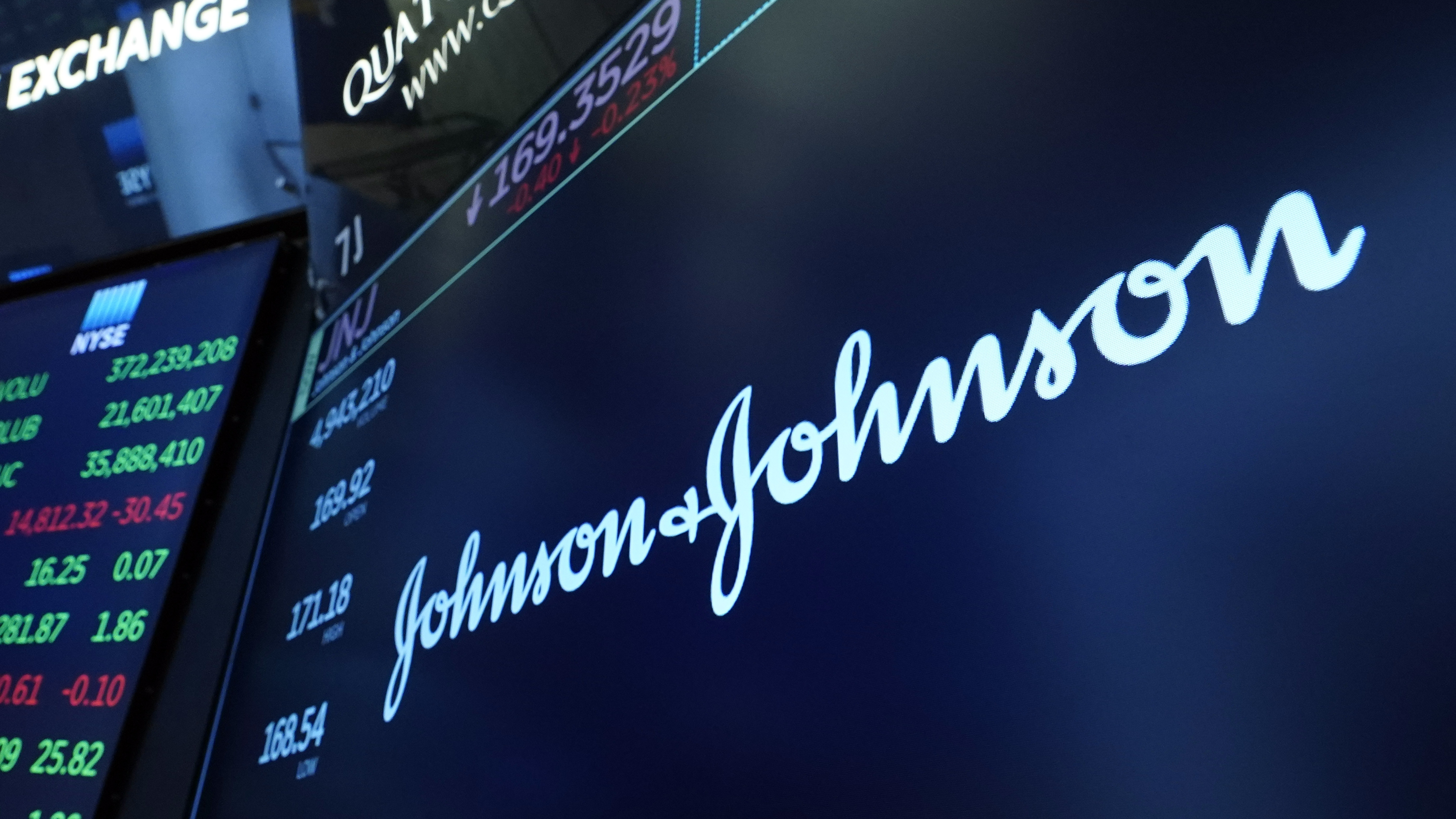 Johnson & Johnson proposes paying $8.9 billion to settle talcum powder lawsuits Johnson & Johnson proposes paying $8.9 billion to settle talcum powder lawsuits