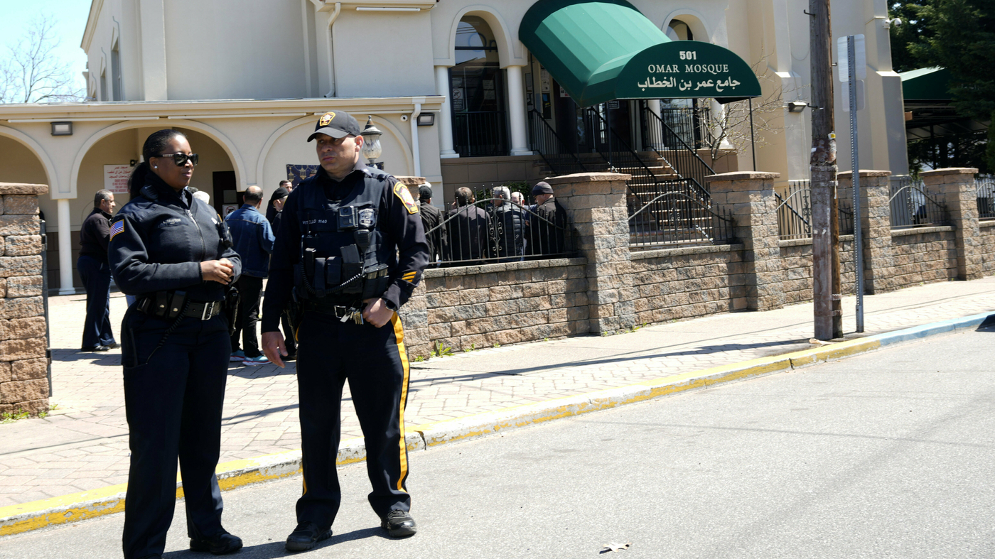 New Jersey imam stabbed during prayer, attacker subdued by congregants : NPR - Vimarsana News