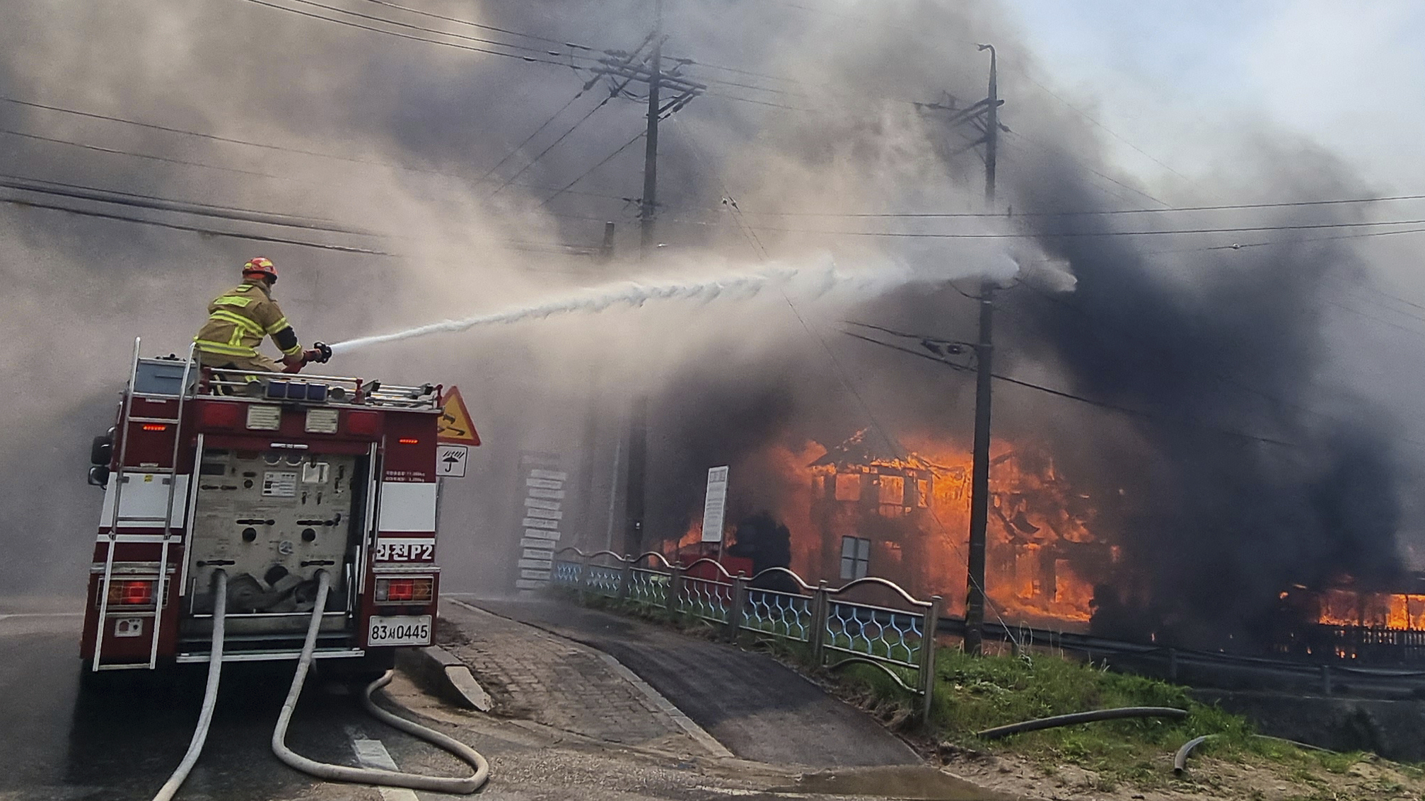 Hundreds flee from wildfire in South Korean seaside city