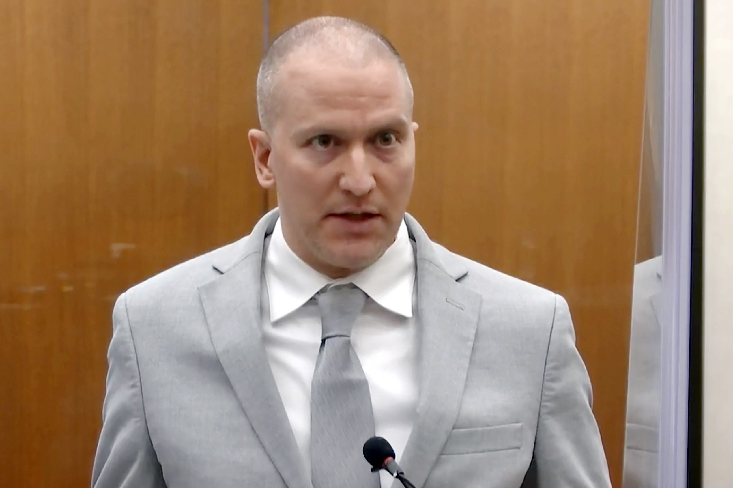 Minneapolis awards $8.9 million to 2 people claiming Derek Chauvin kneeled on them - Vimarsana News