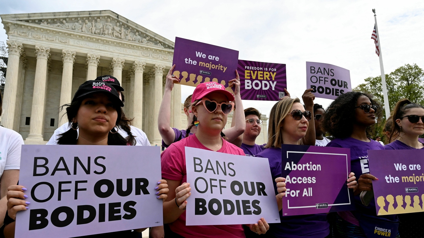 Supreme Court issues administrative stay in abortion pill case : NPR