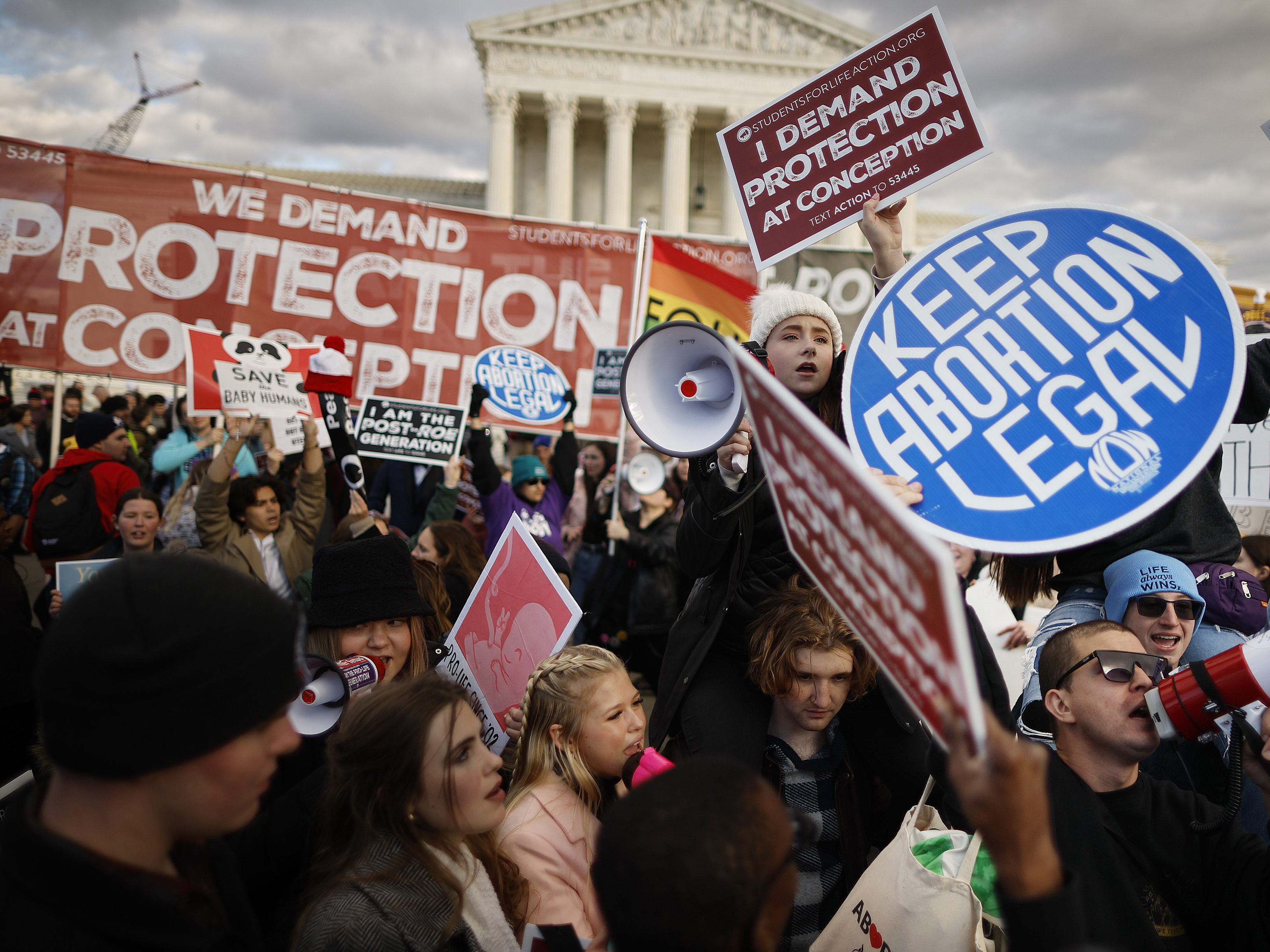 Anti-abortion and abortion rights activists protest in Washington, D.C. at the March for Life rally in January. The decision triggered strict abortion bans in more than a dozen states. A new study shows widespread confusion about abortion bans at Oklahoma hospitals. (Getty Images)