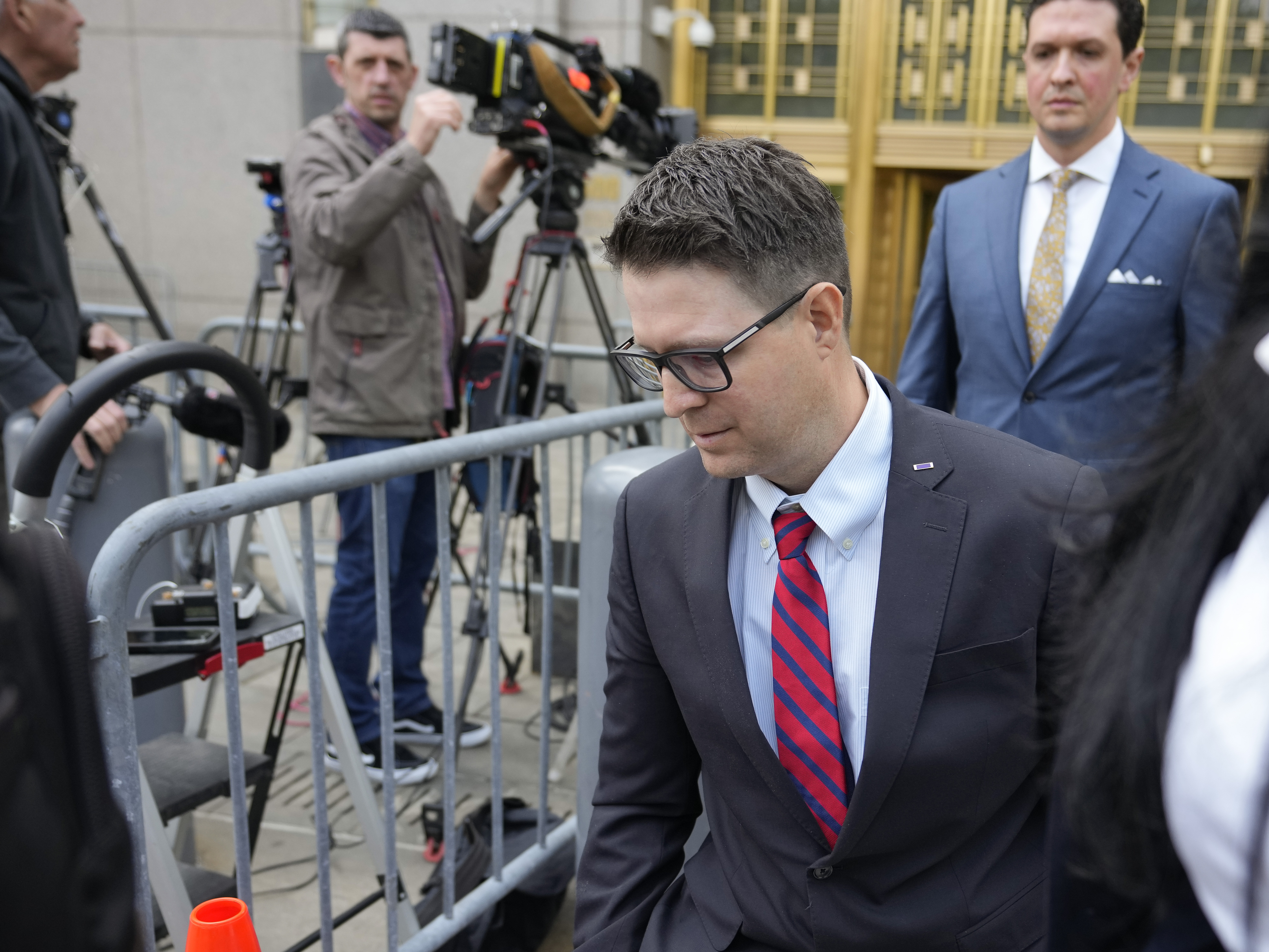 Founder of the We Build The Wall group linked to Steve Bannon is sentenced to 4 years - Vimarsana News