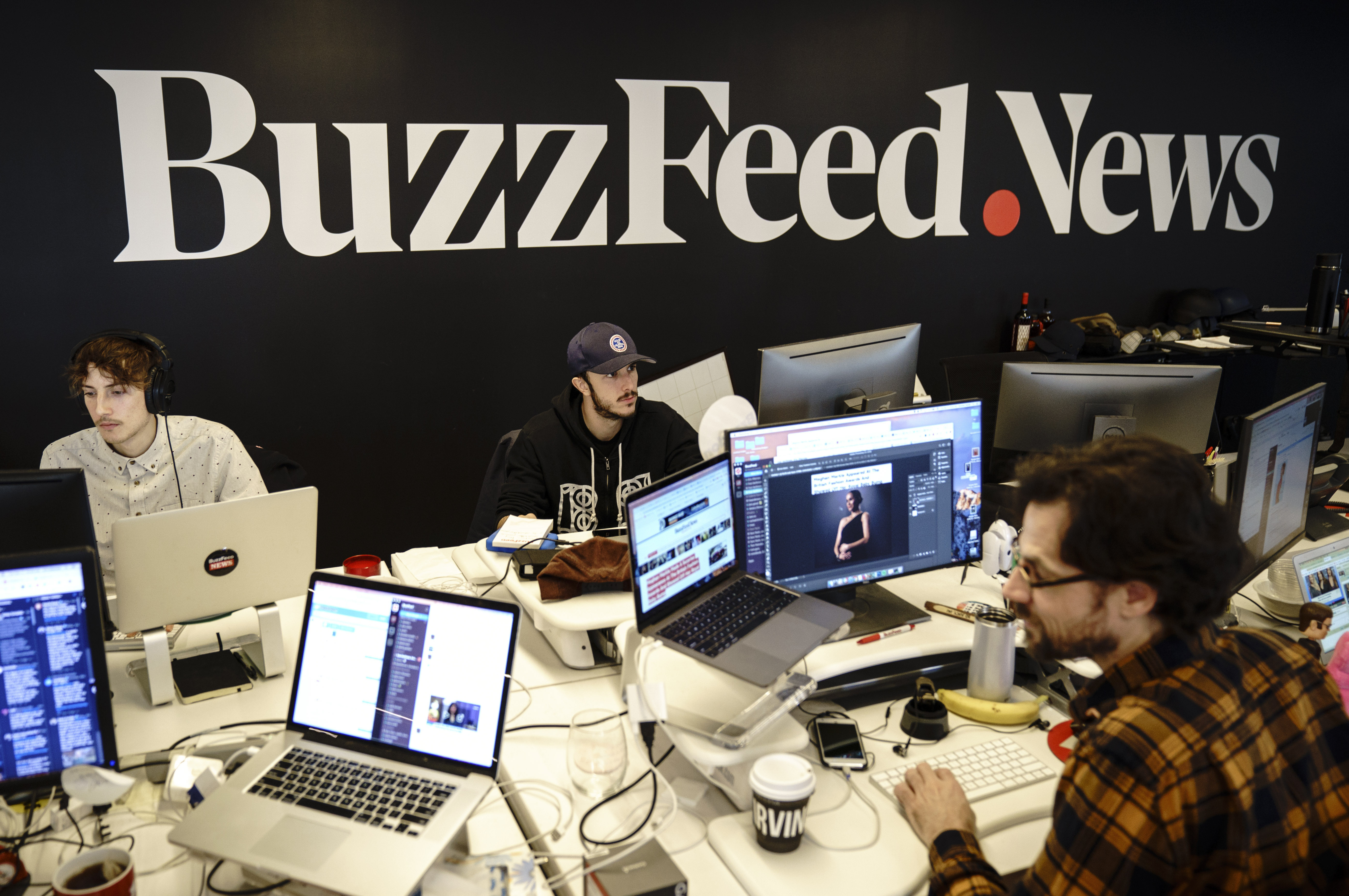Members of the BuzzFeed News team work at their desks at BuzzFeed headquarters, December 11, 2018 in New York City. (Getty Images)