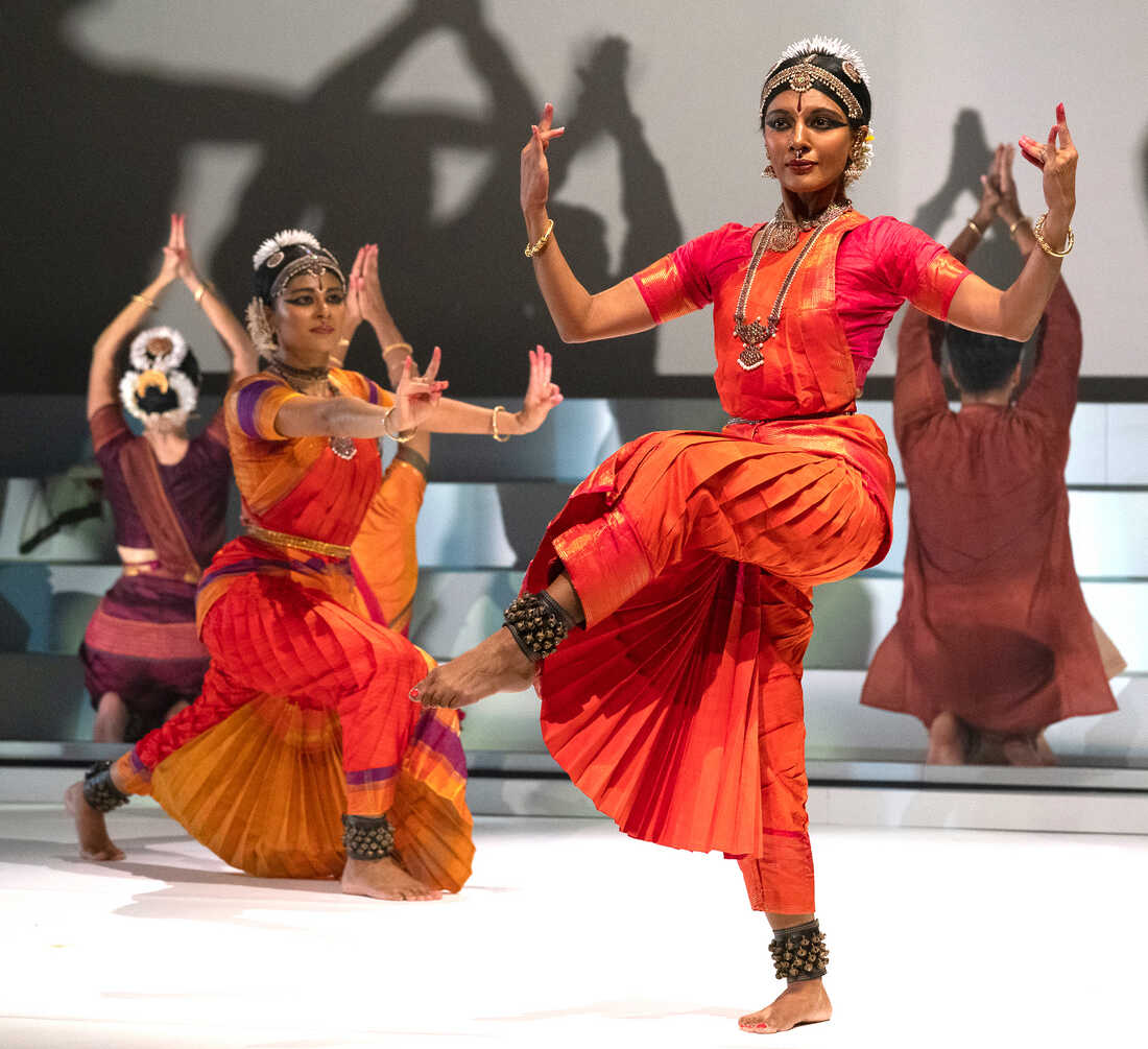 Kathak dancer sitting gracefully and performing in front of a dark  background Stock Photo - Alamy