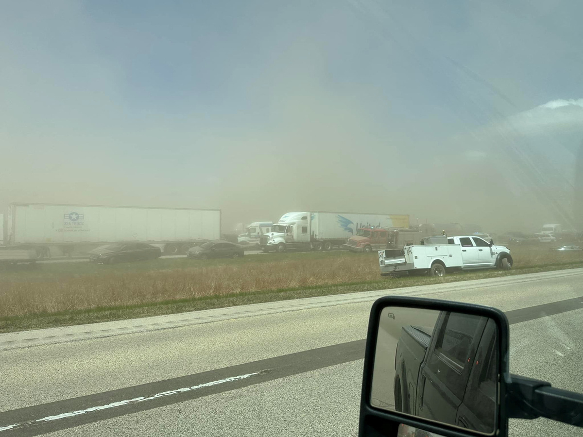 6 people have died in car crashes caused by a sudden dust storm in