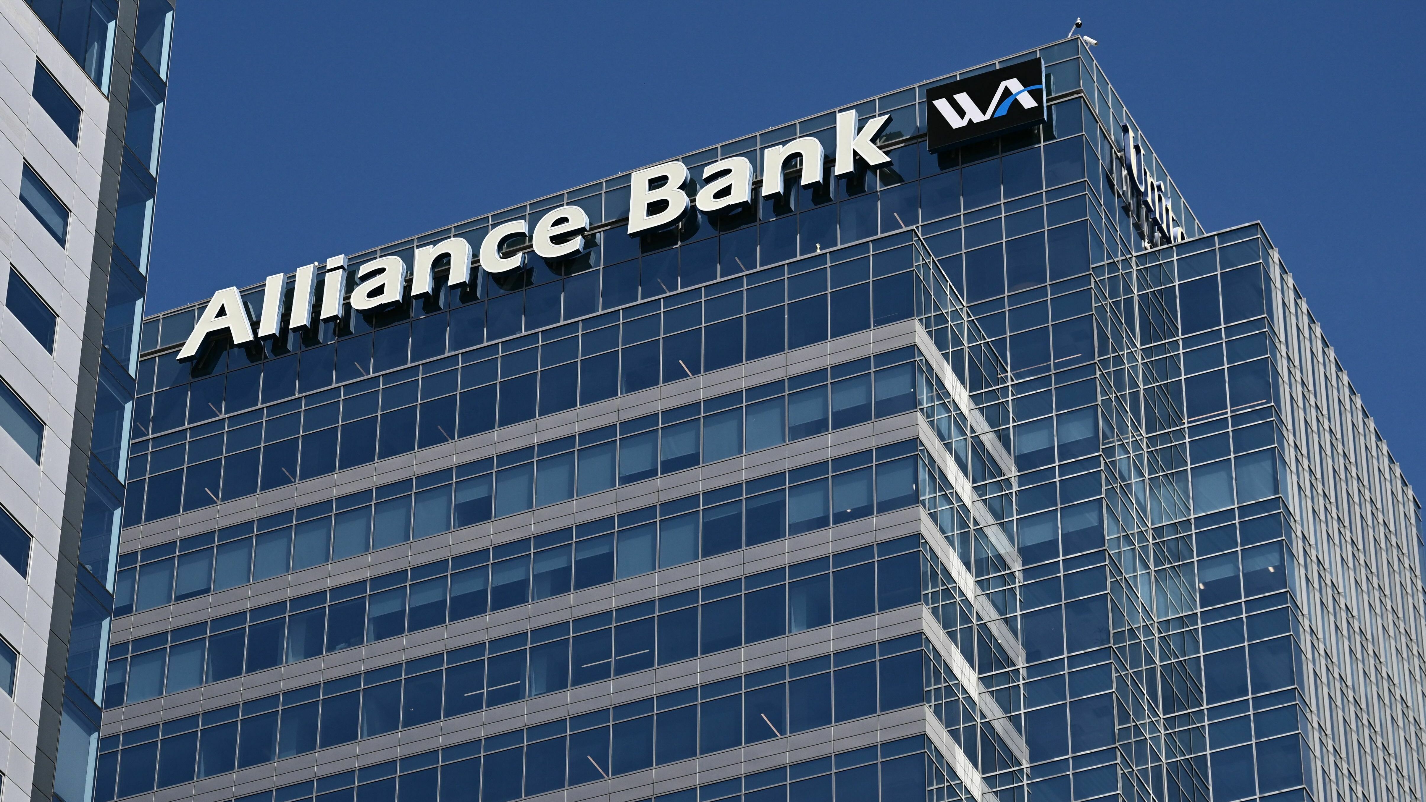 Signage for Western Alliance Bank is displayed at its headquarters in downtown Phoenix on April 27, 2023. - Shares in smaller lenders such as Western Alliance and PacWest are sinking, reviving fears about the banking sector.