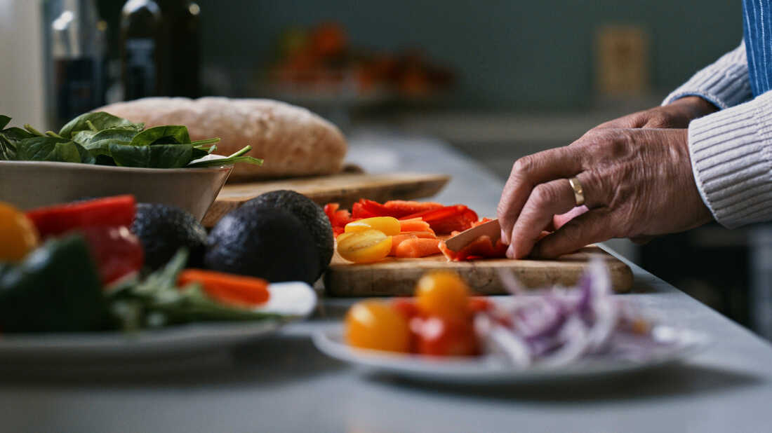 We Investigate: Is It Bad To Cook With Tin Foil? - Women of Today