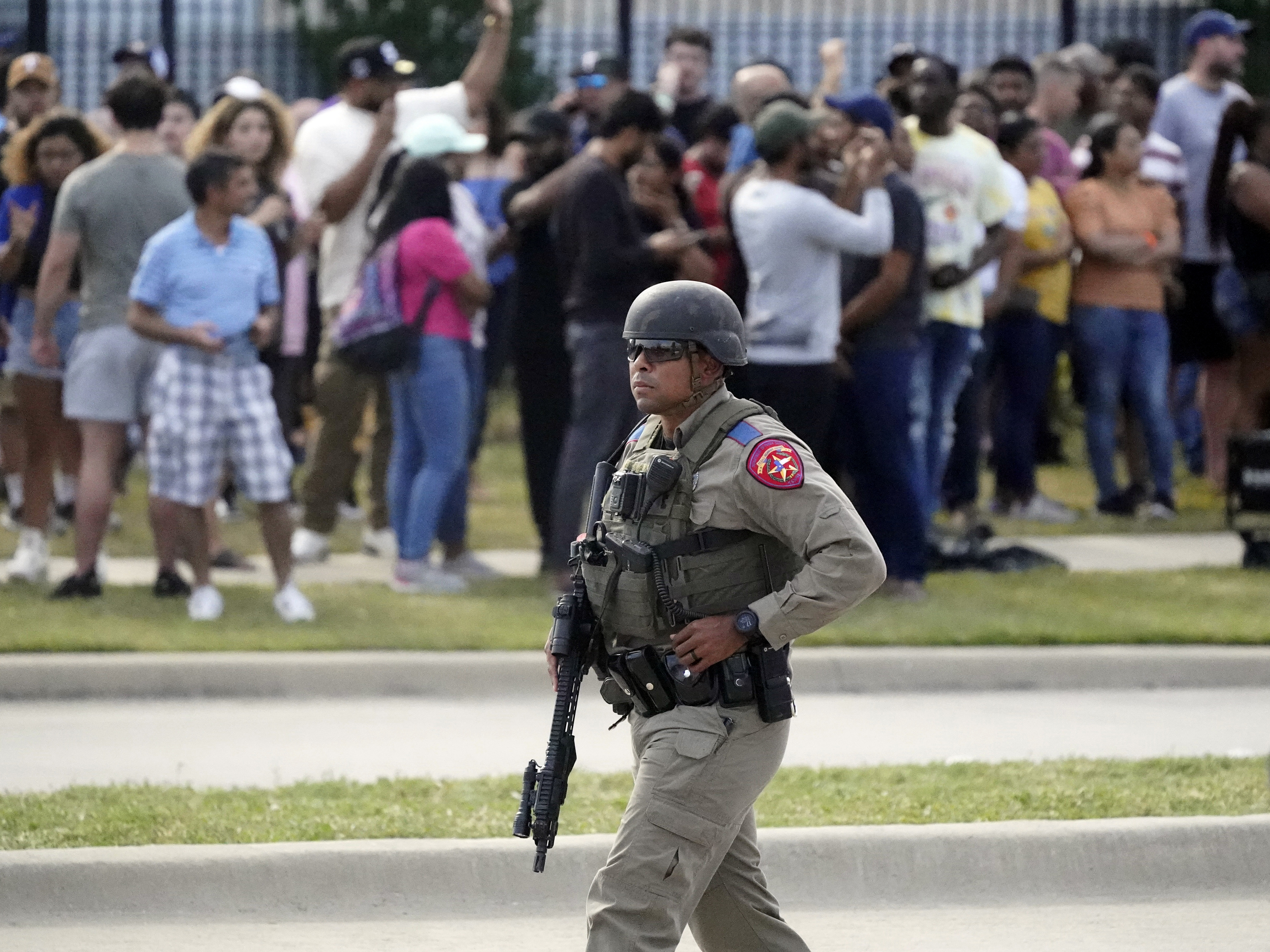 Authorities identify the shooter who opened fire at a Texas outlet mall on Saturday - Vimarsana News