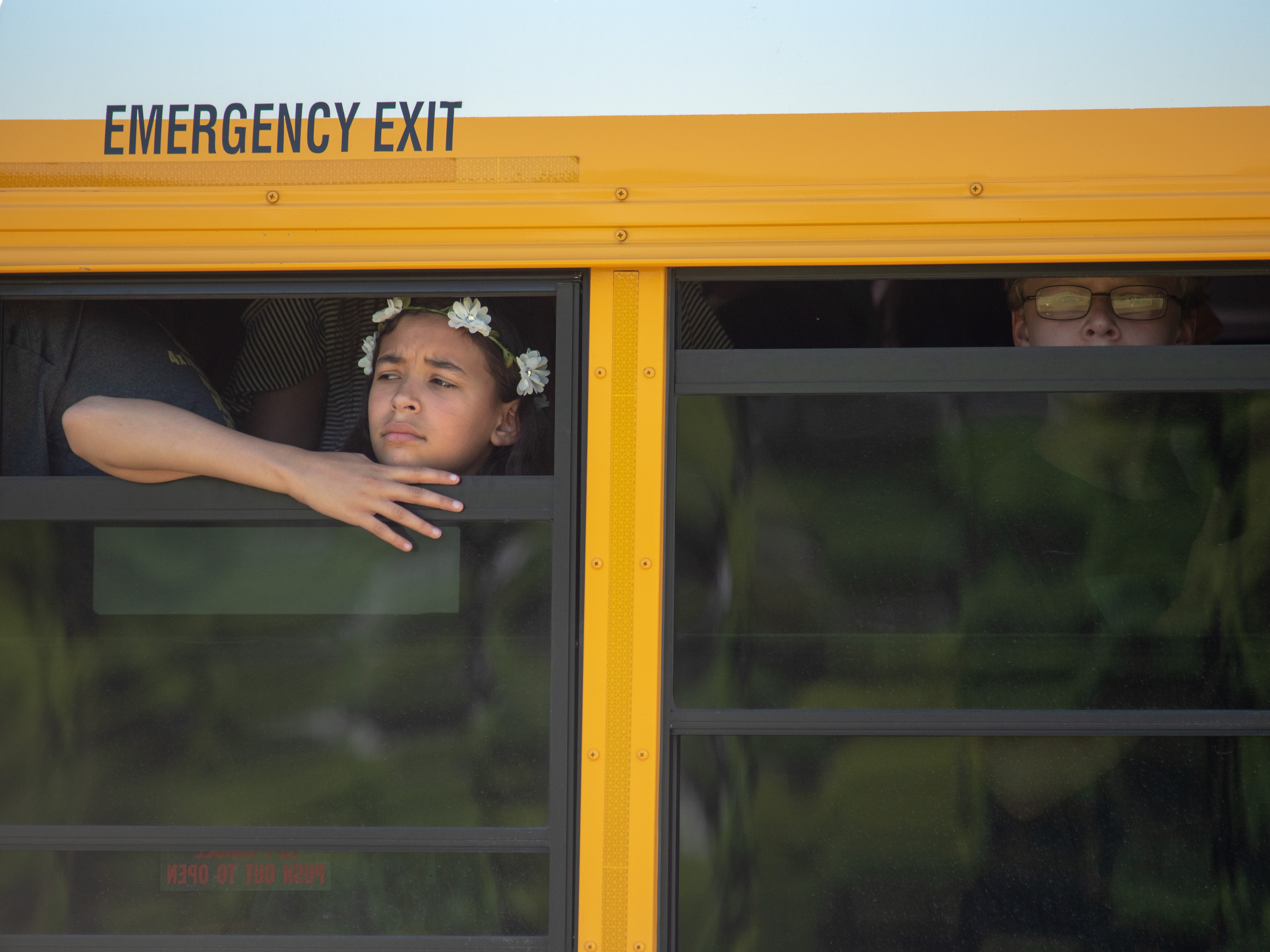 Evacuated middle school students wait on a bus after a shooting at Noblesville West Middle School on May 25, 2018, in Noblesville, Indiana. (Getty Images)