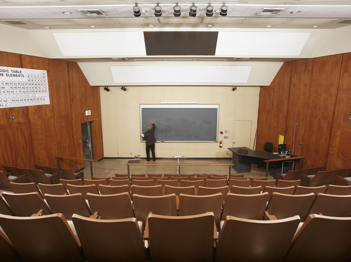 Medical students aren't showing up to lectures, so how do med schools teach them : Shots