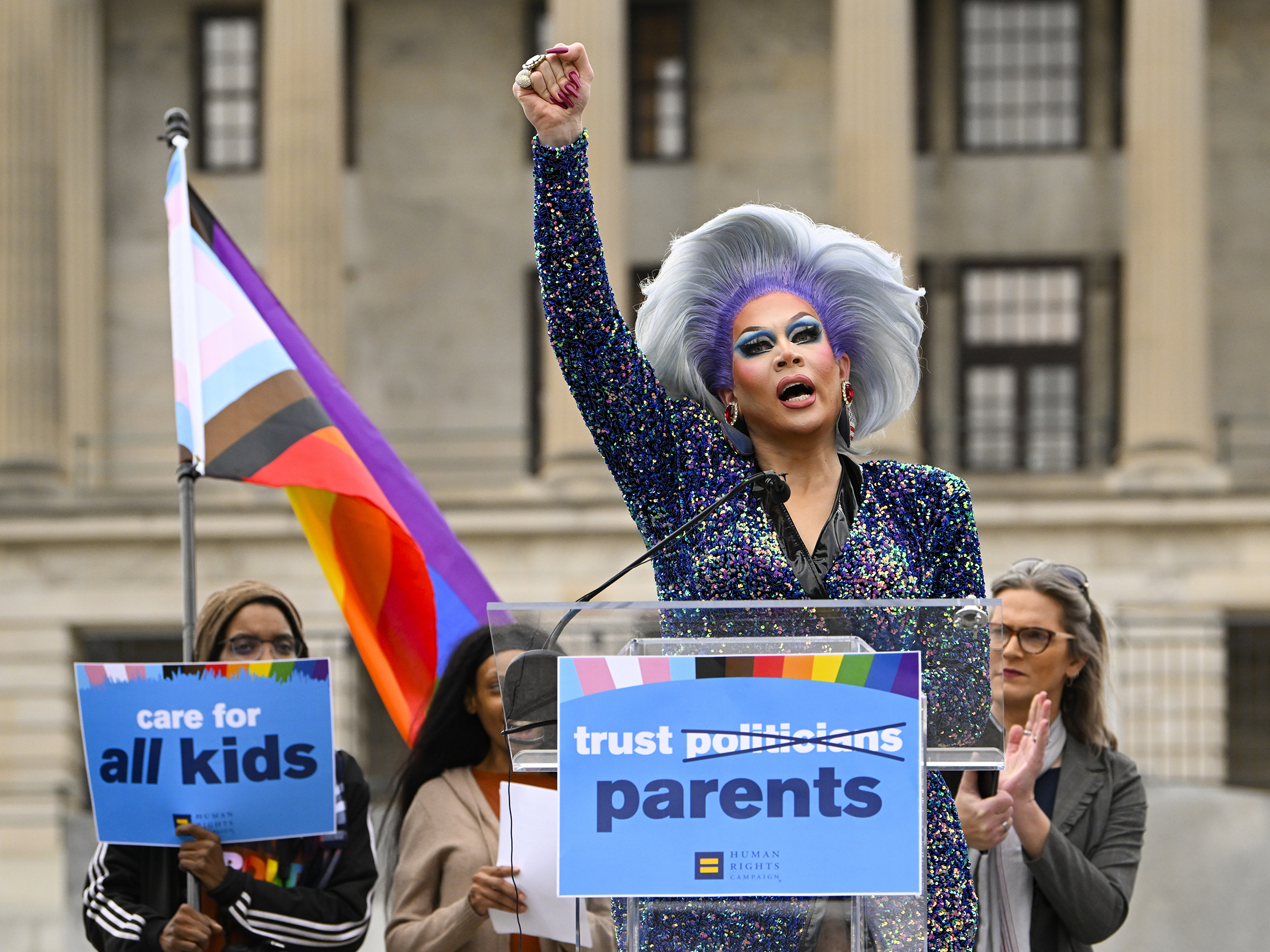 A federal judge rejects Tennessee's anti-drag law as too broad and vague - Vimarsana News