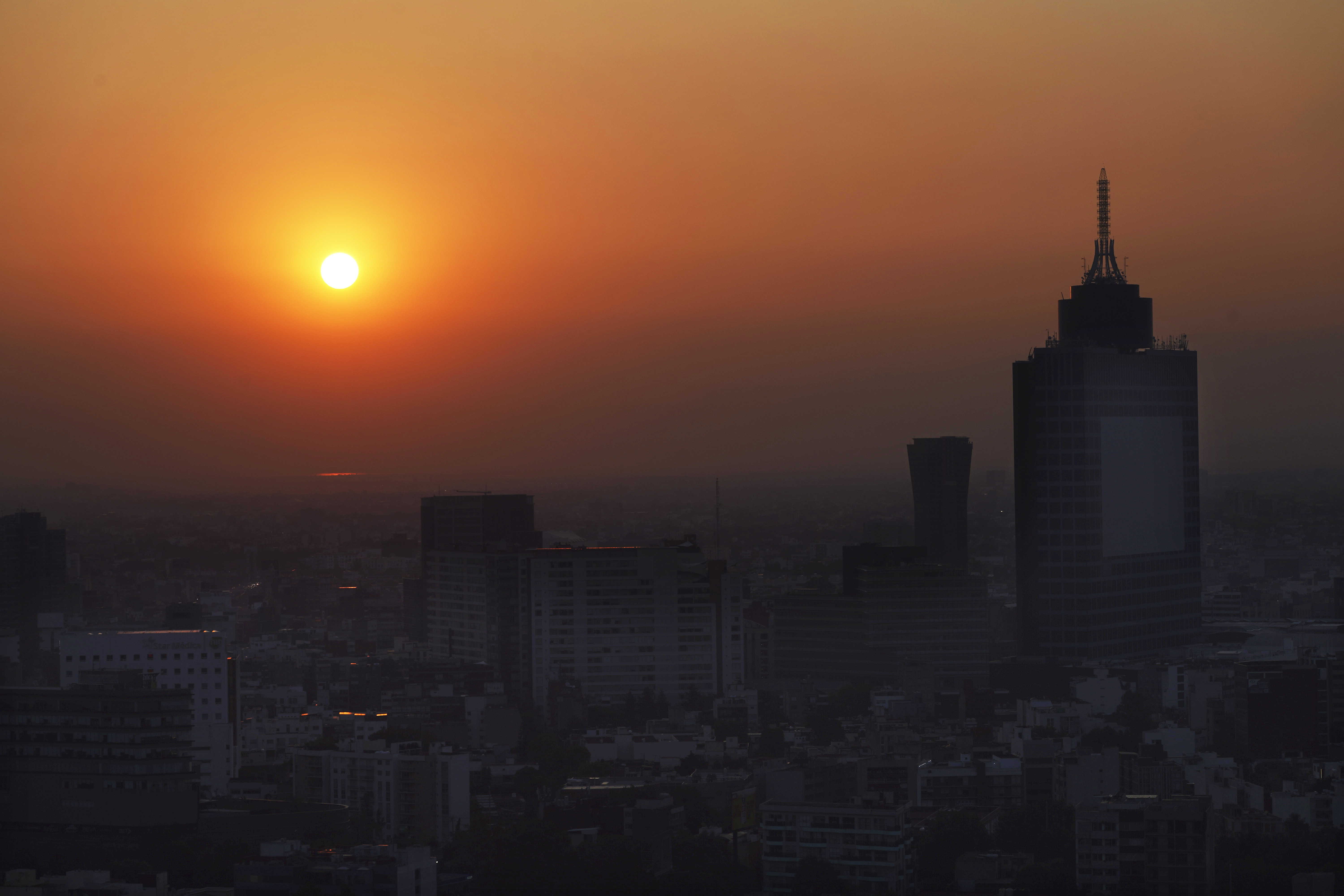 Here's how NPR reporters around the world are dealing with air pollution 4 The sun rises over Mexico City on a smoggy morning, May 18.