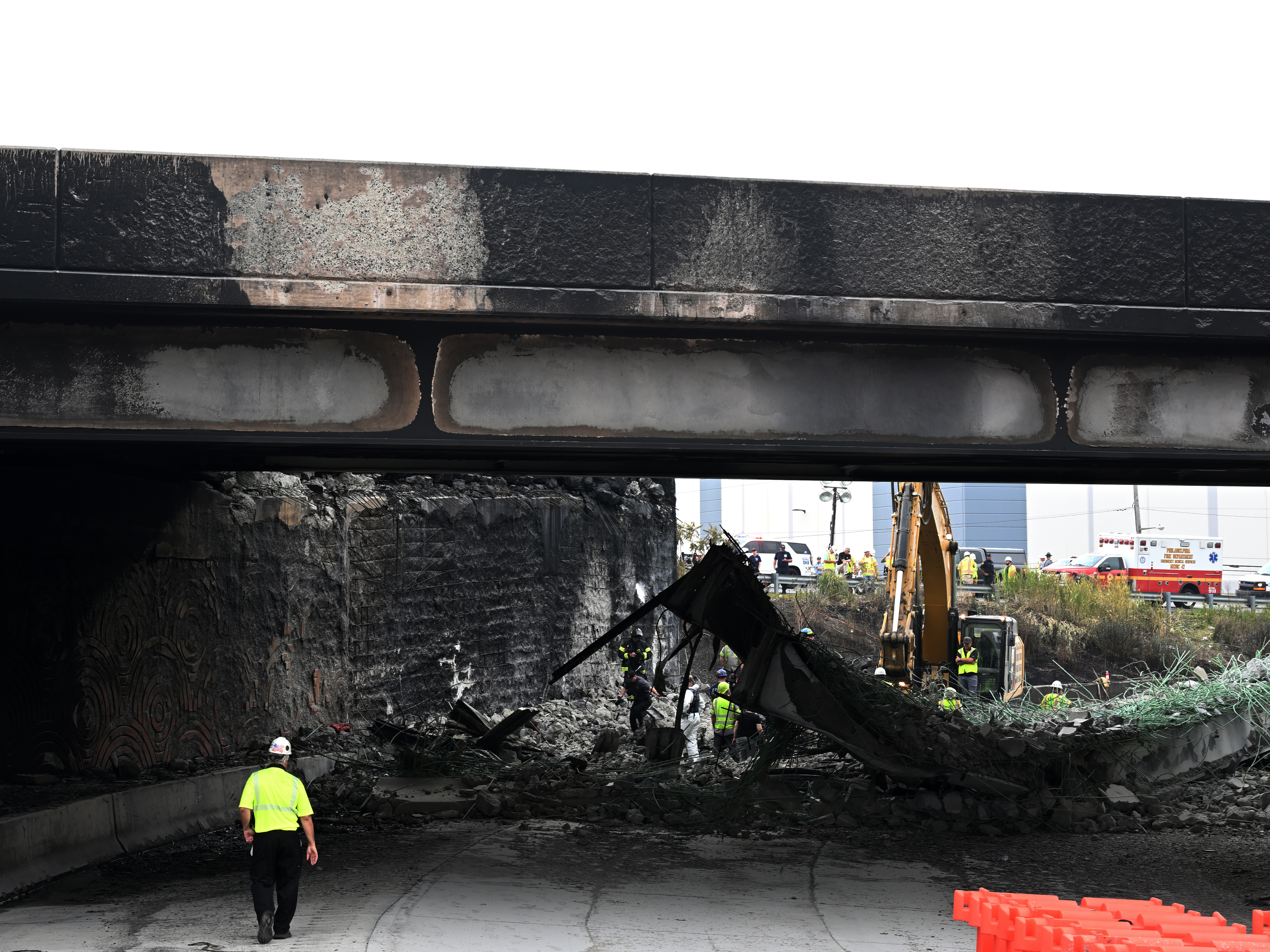 A body was found under the collapsed section of I-95 in Philadelphia - Vimarsana News