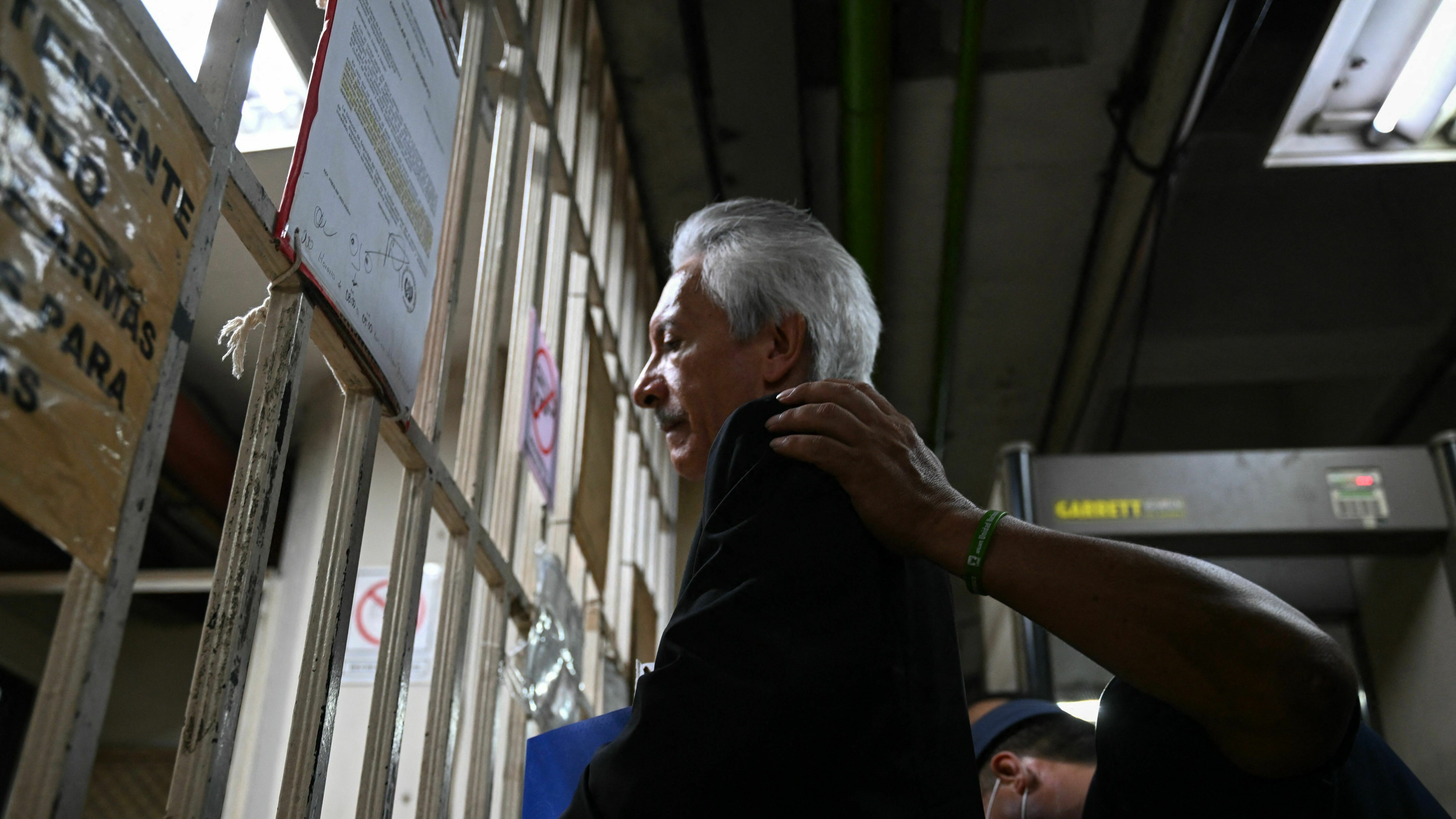 Guatemalan journalist José Rubén Zamora, president of the newspaper El Periódico, arrives handcuffed and under police escort to listen to a Guatemalan court