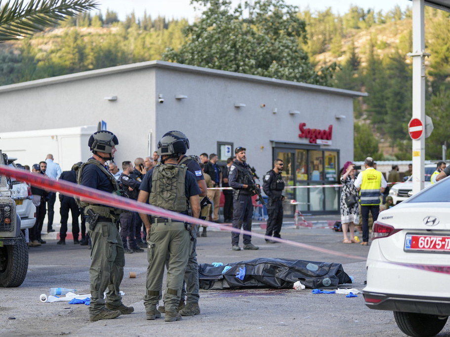 A Palestinian attacker kills at least 4 people at a West Bank gas station - Vimarsana News