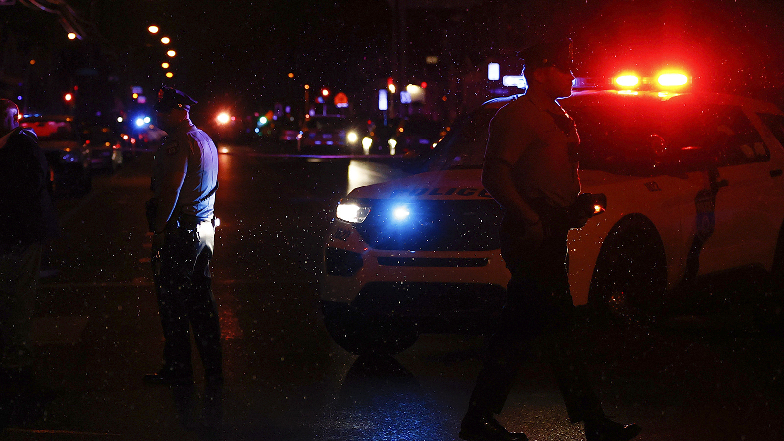 Gunman opens fire on Philadelphia streets, killing 4 and wounding 2