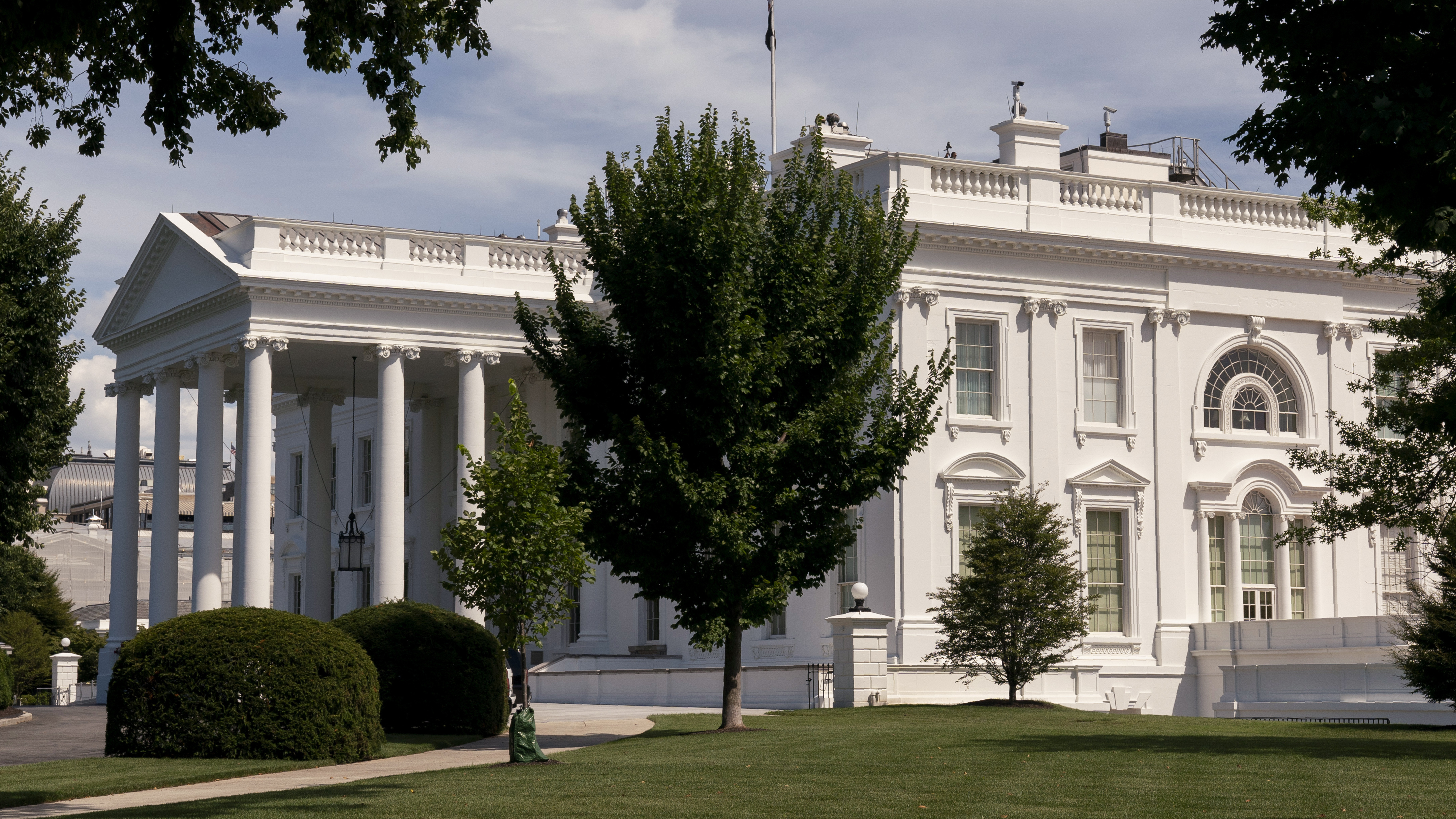 Secret Service investigating suspicious powder found at the White House