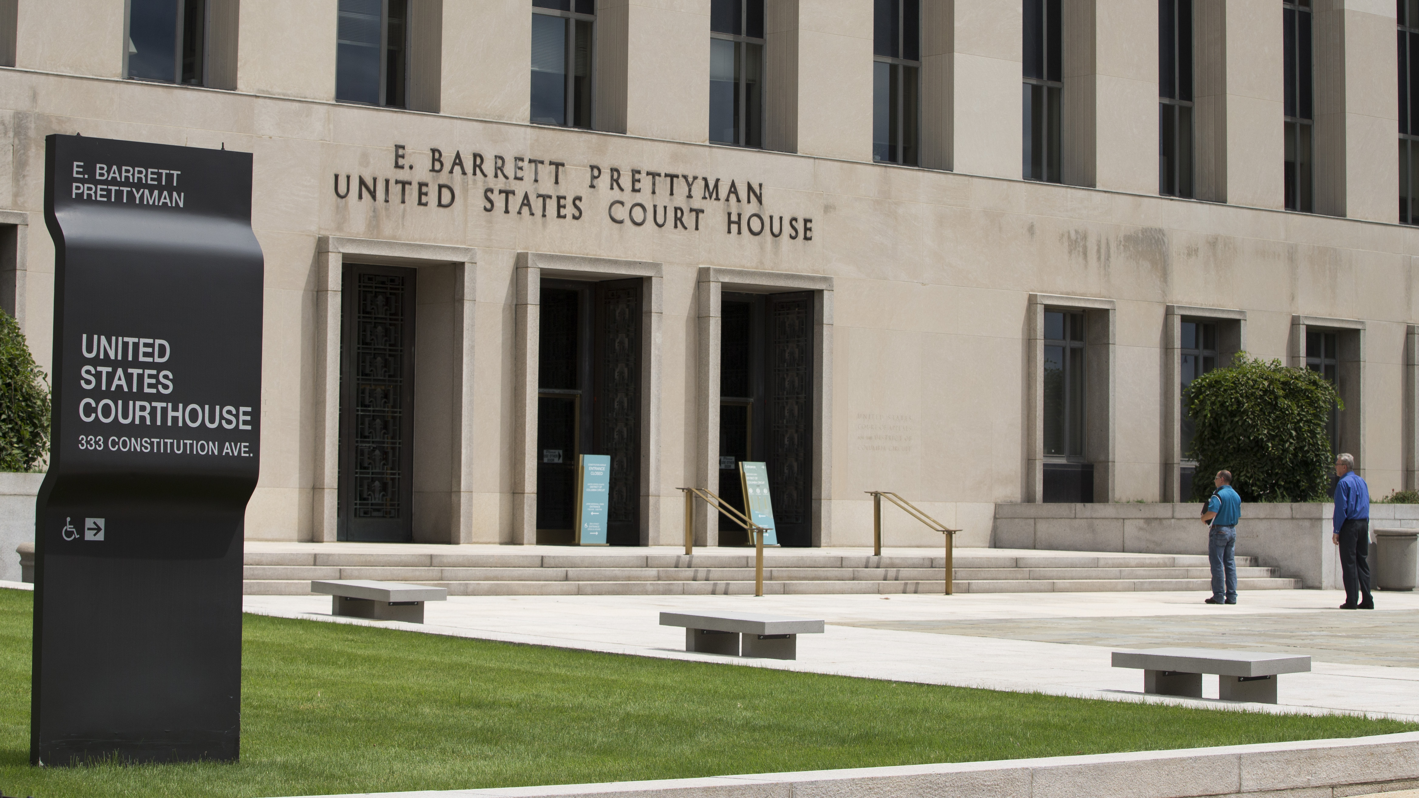 Judge considers releasing an alleged Jan. 6 rioter arrested near Obama's home - Vimarsana News