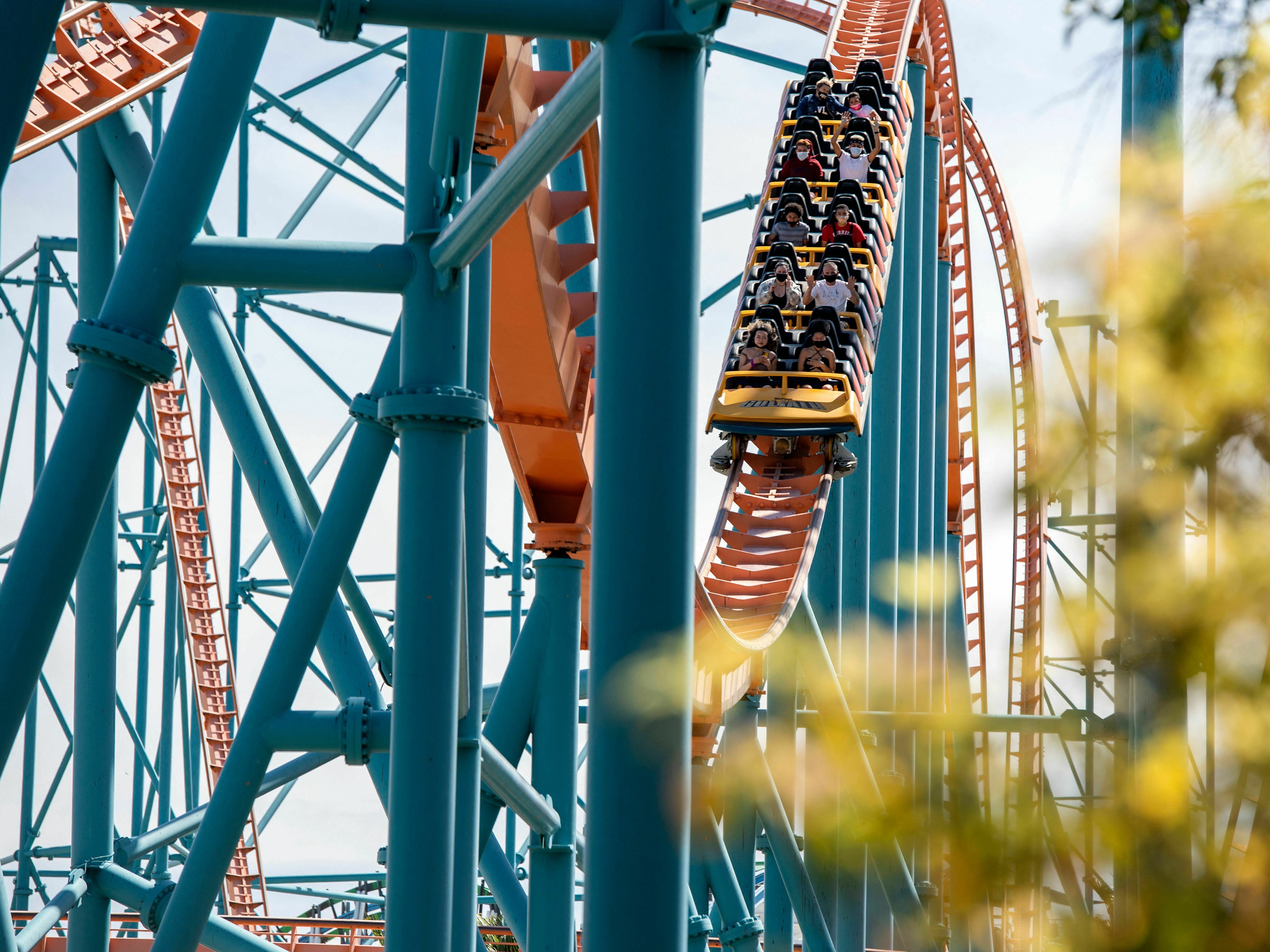 When you ride the Mountain coaster which slides down the mountain skin at  a stroke with living & trembling speed, it looks like this - GIGAZINE