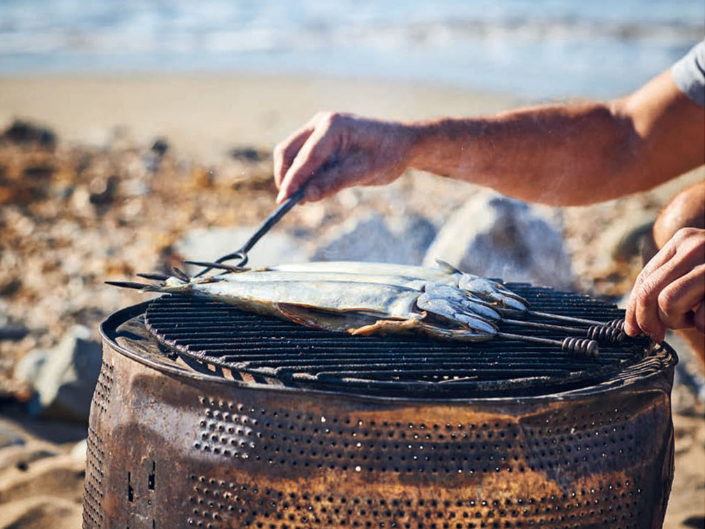 No grill? No problem: You can 'DIY BBQ' with bricks, cinderblocks, even ...