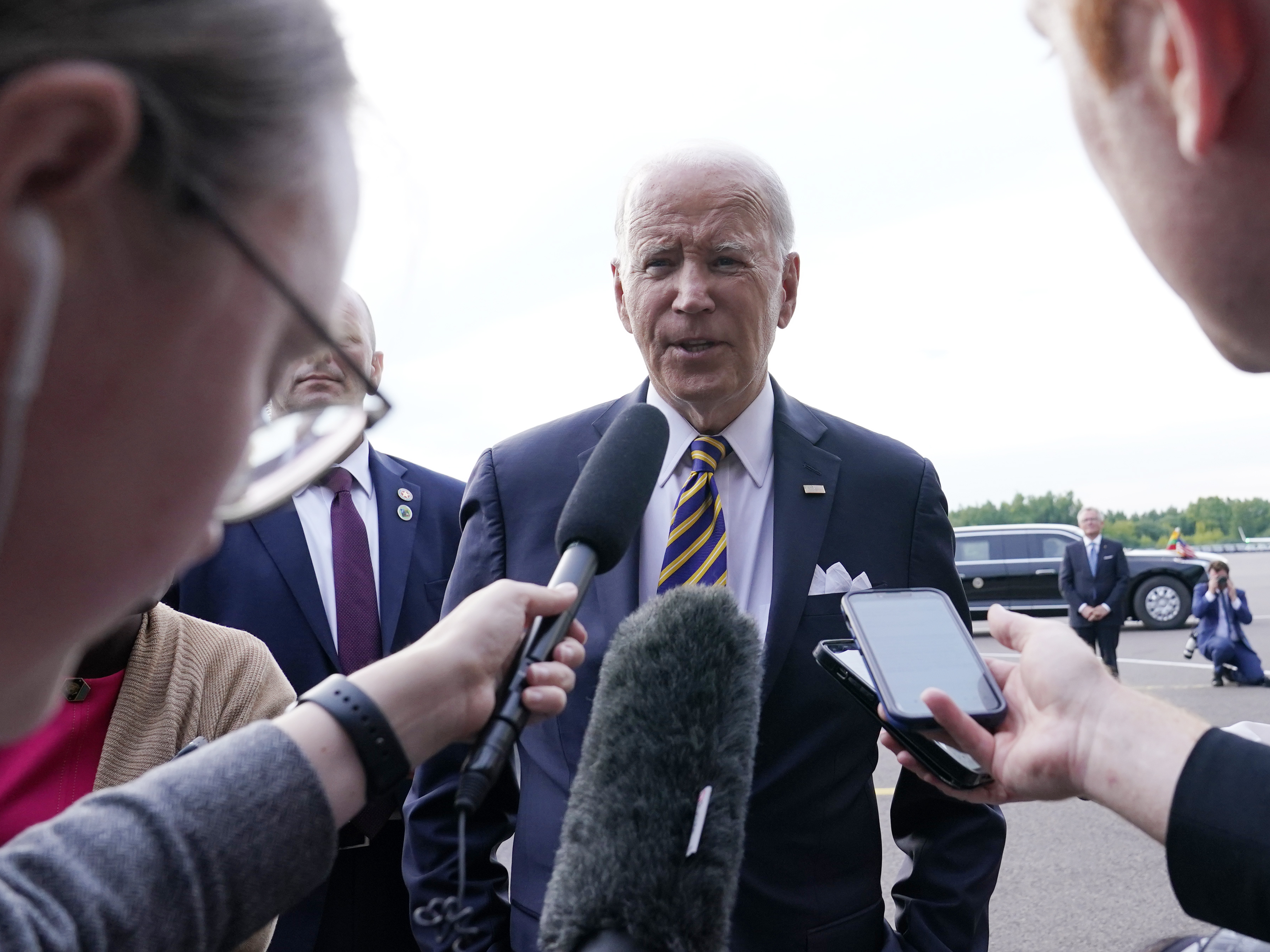 Ukraine can't join NATO yet. But Biden says Zelenskyy is OK with that - Vimarsana News