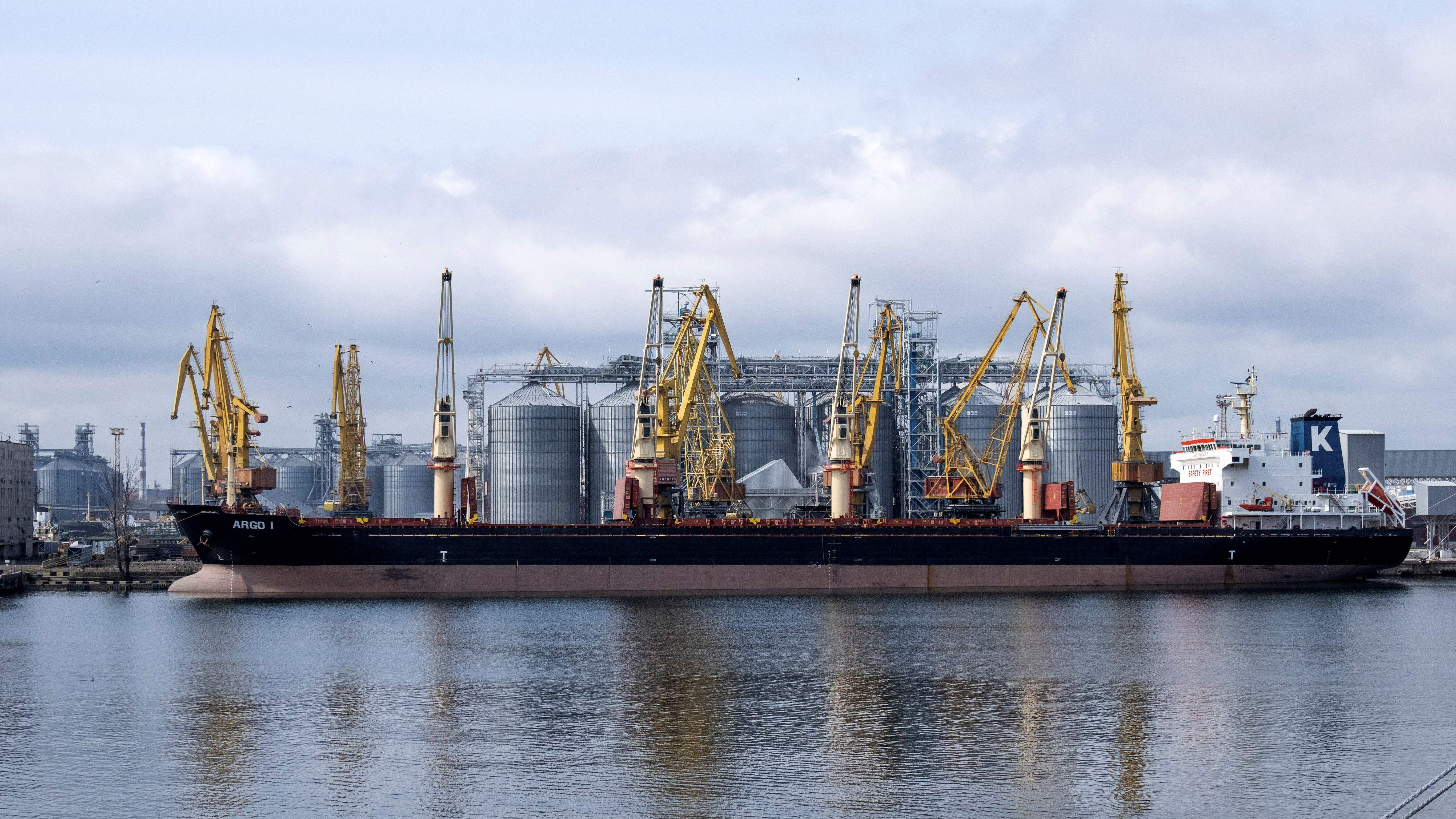 A deal that lets Ukraine export grain during its war with Russia is about to expire - Vimarsana News