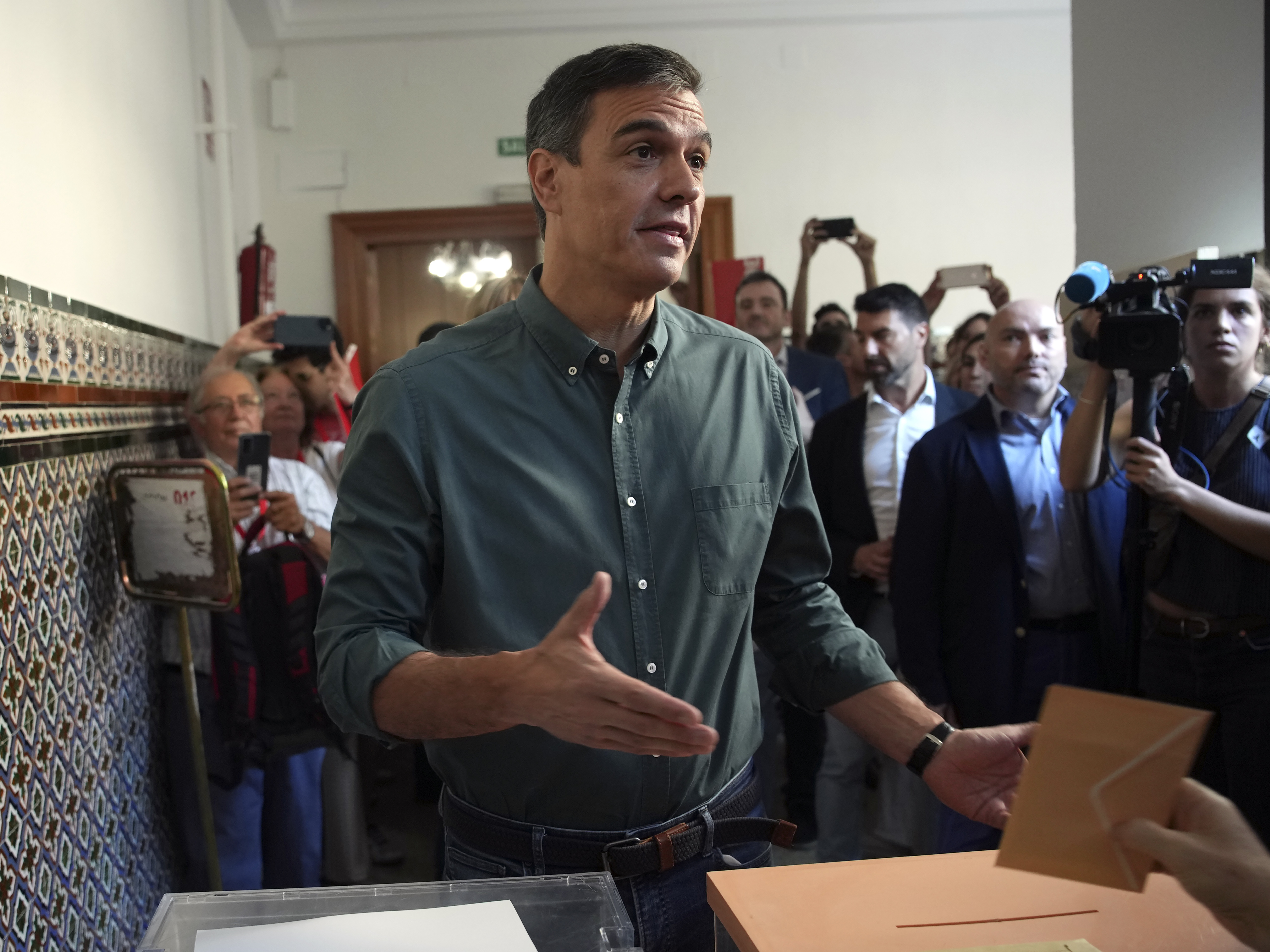 Conservative party is poised to narrowly win Spain's election but without a majority - Vimarsana News