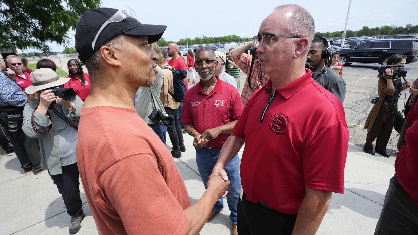 UAW wants guarantees from carmakers, Biden on electric vehicle jobs, pay : NPR - Vimarsana News