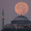 ¿Te perdiste la superluna anoche?  Mira estas fotografías estelares de todo el mundo