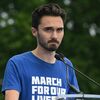 'Wij stemmen niet alleen.  Wij zijn ook aan het rennen.'  David Hogg lanceerde Young Candidates PAC