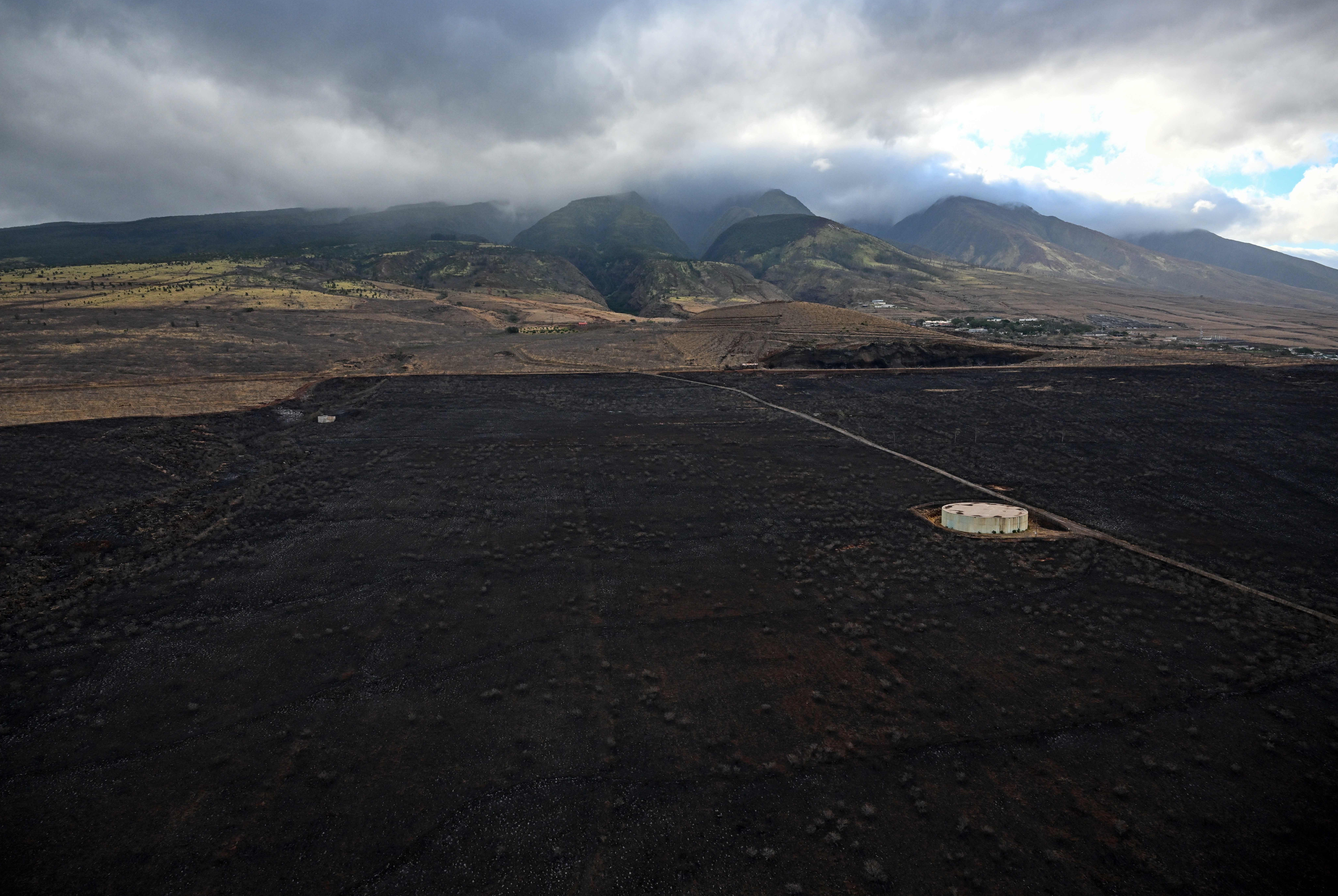 Is This The Worst Wildland Fire Hawaii Has Ever Seen? Maunakea East Slope In Flames - ivnaee2