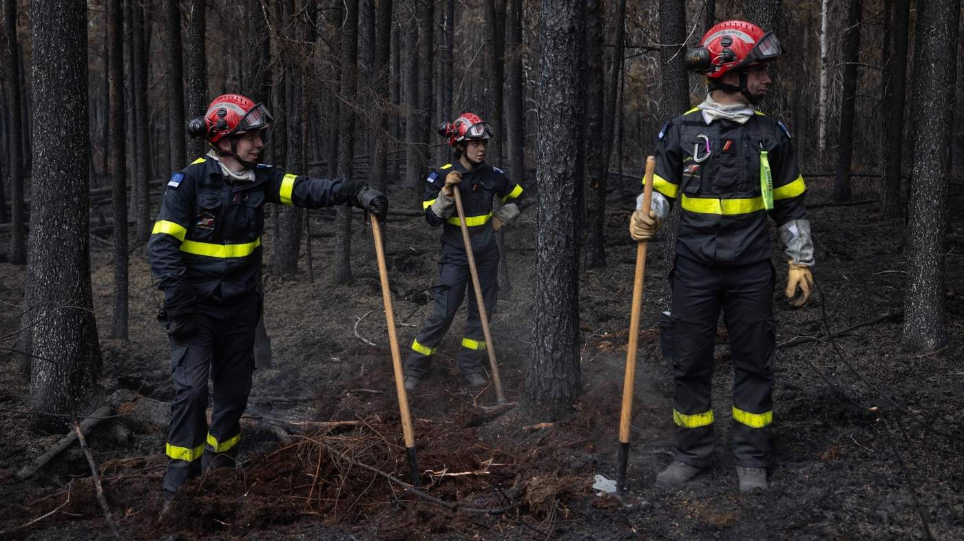 Climate change made some of Canada's wildfire weather much worse : NPR - Vimarsana News