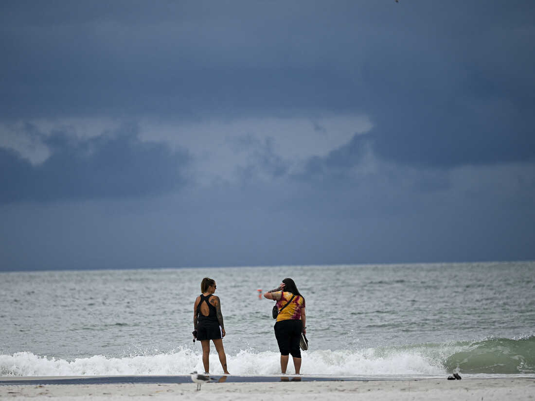 Idalia se está fortaleciendo y ahora se espera que golpee Florida como huracán de categoría 4: NPR